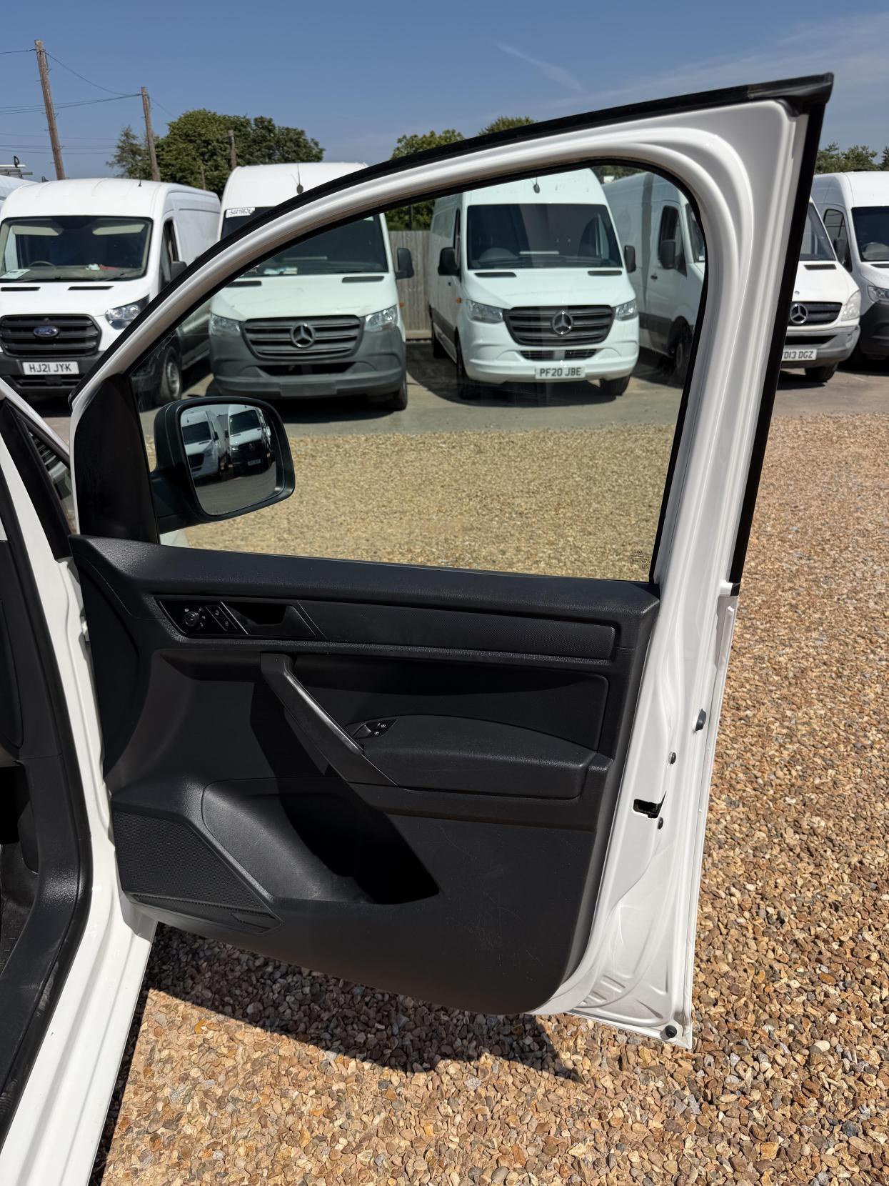 2019 Volkswagen Caddy Maxi 2.0 TDI C20 Startline Panel Van 6dr Diesel Manual LWB Euro 6 (s/s) (102 ps) - Thumbnail 17