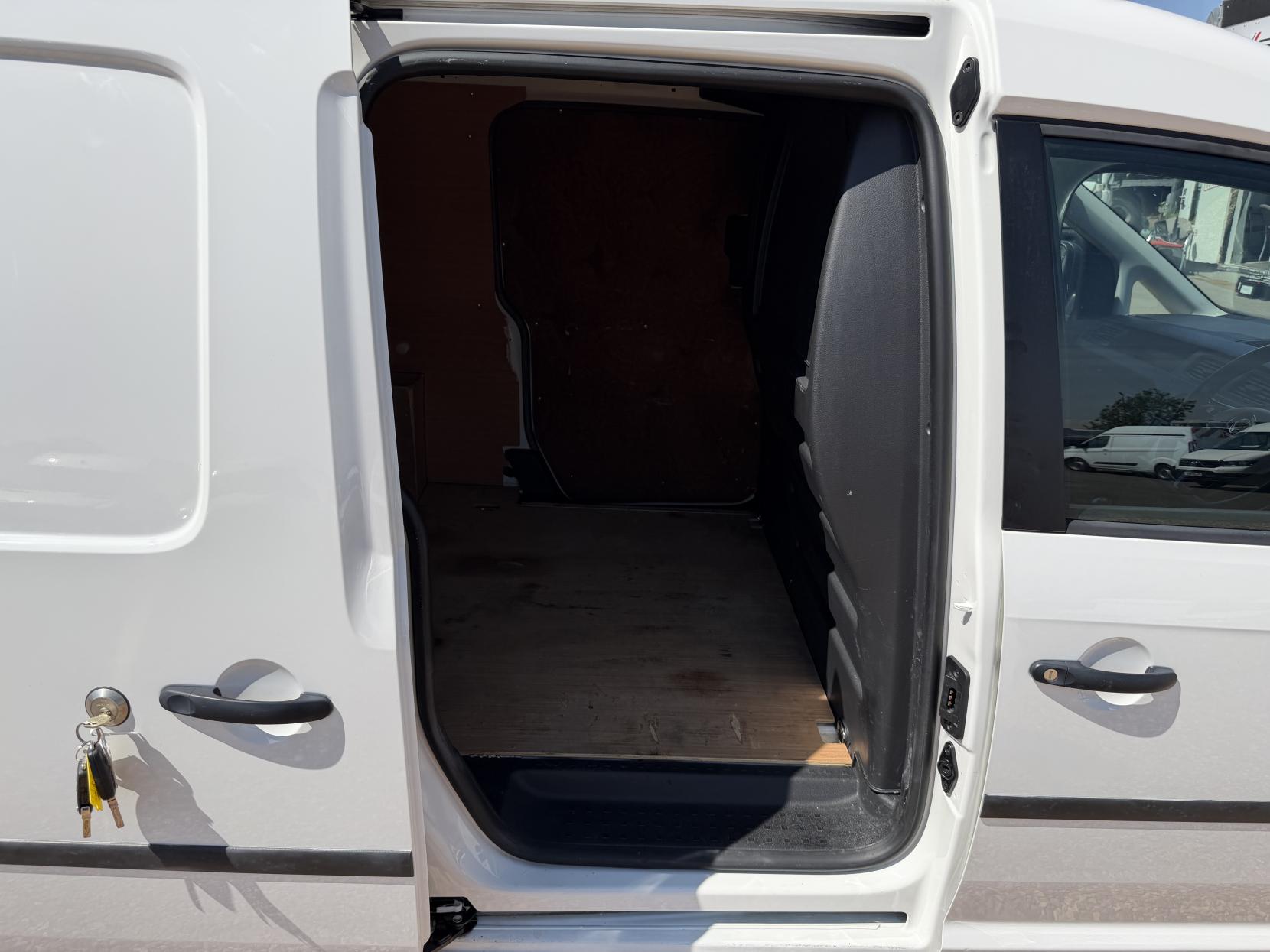 2019 Volkswagen Caddy Maxi 2.0 TDI C20 Startline Panel Van 6dr Diesel Manual LWB Euro 6 (s/s) (102 ps) - Thumbnail 23