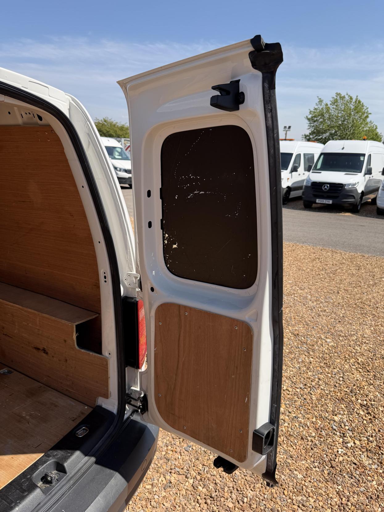 2019 Volkswagen Caddy Maxi 2.0 TDI C20 Startline Panel Van 6dr Diesel Manual LWB Euro 6 (s/s) (102 ps) - Thumbnail 28