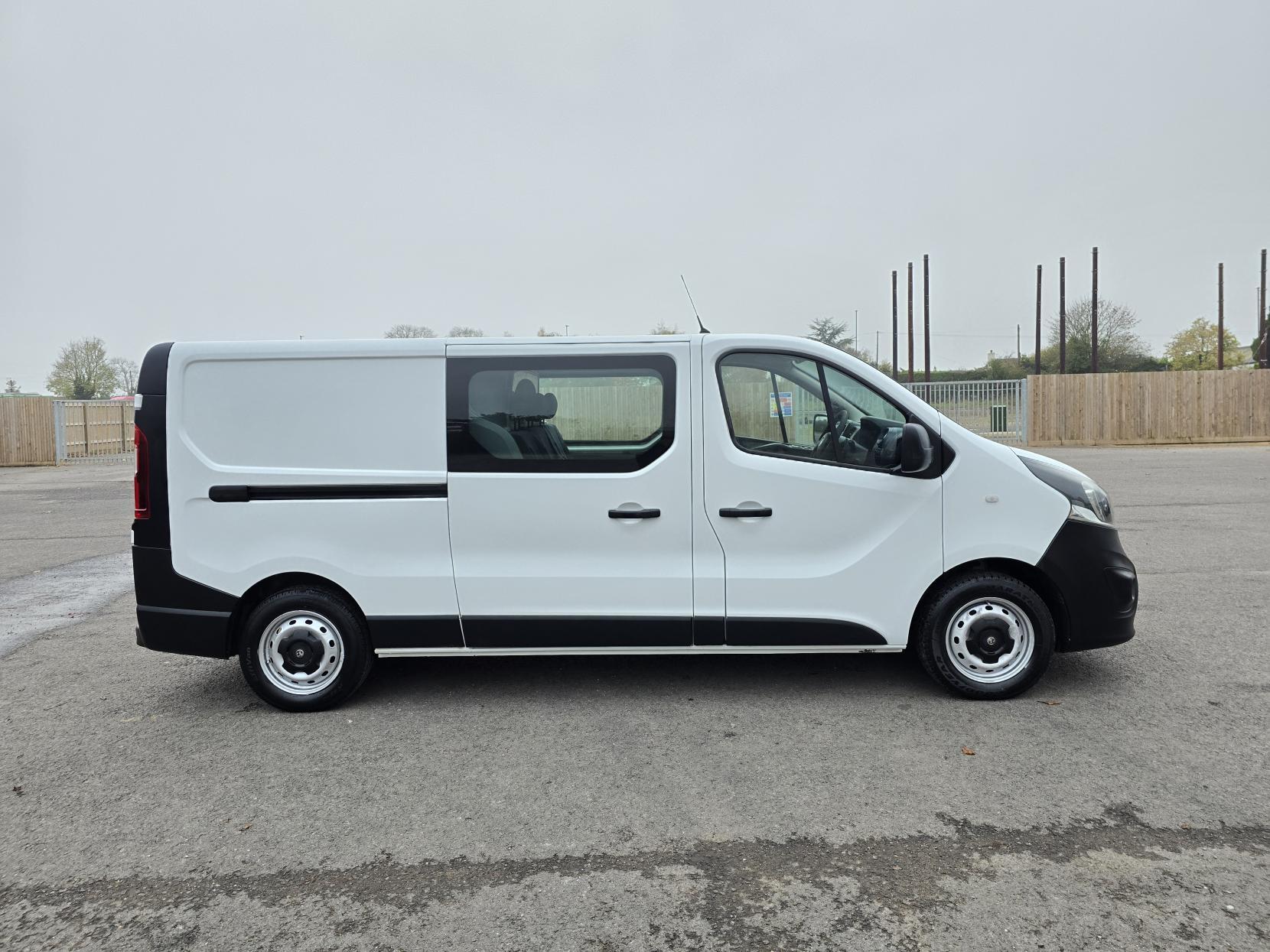 Vauxhall Vivaro 1.6 CDTi 2900 Crew Van Double Cab 5dr Diesel Manual L2 H1 Euro 6 (6 Seat) (120 ps)