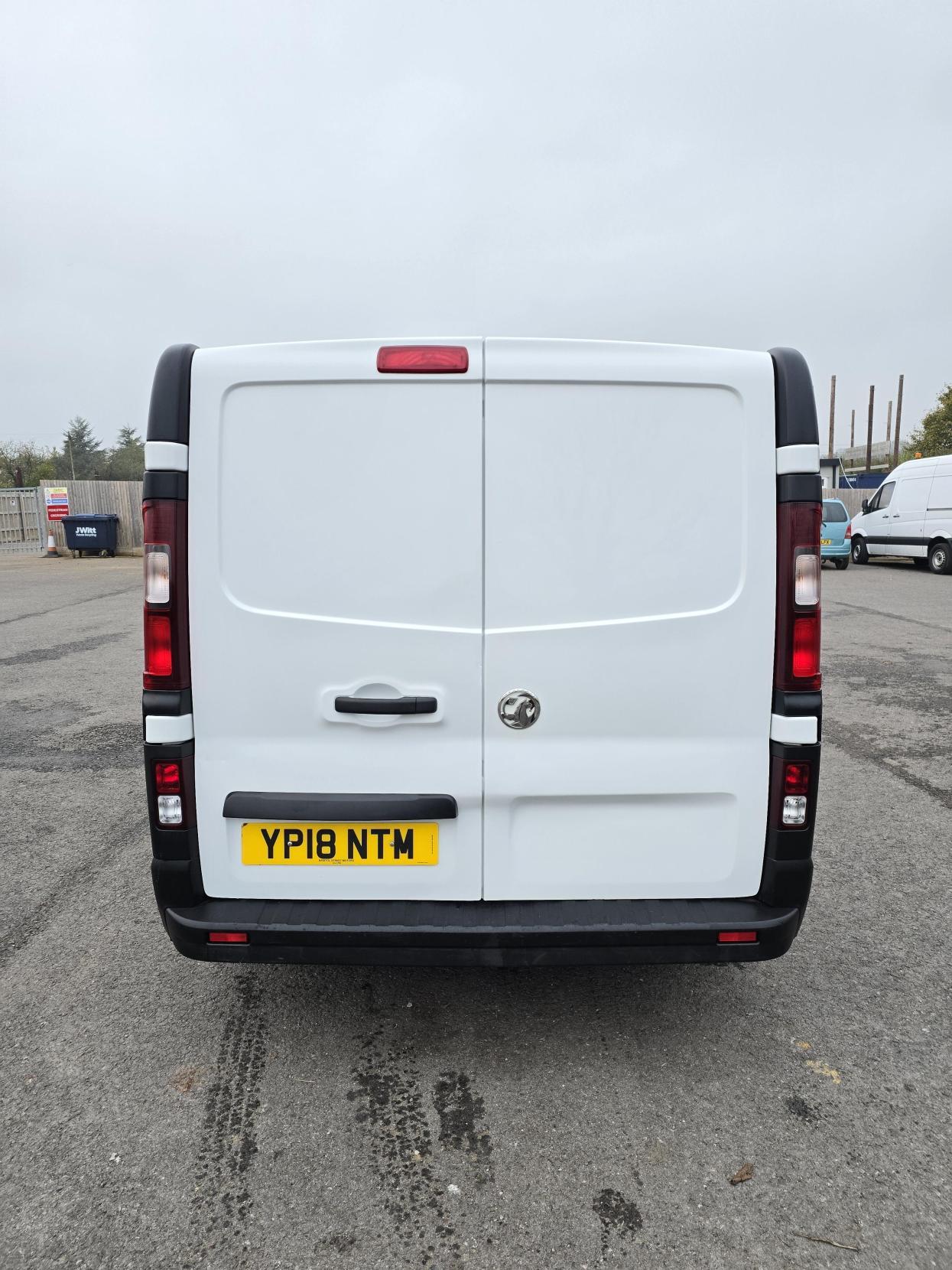 Vauxhall Vivaro 1.6 CDTi 2900 Crew Van Double Cab 5dr Diesel Manual L2 H1 Euro 6 (6 Seat) (120 ps)