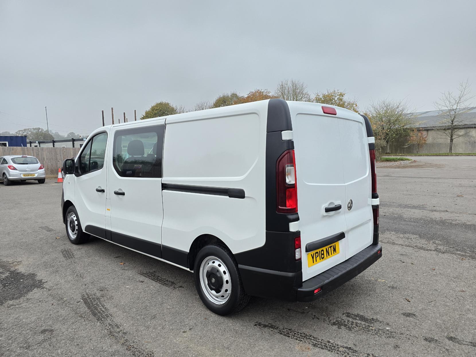 Vauxhall Vivaro 1.6 CDTi 2900 Crew Van Double Cab 5dr Diesel Manual L2 H1 Euro 6 (6 Seat) (120 ps)