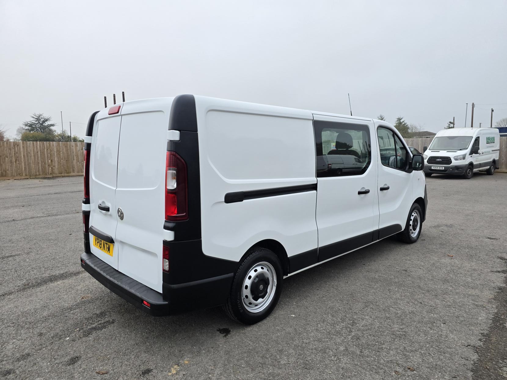 Vauxhall Vivaro 1.6 CDTi 2900 Crew Van Double Cab 5dr Diesel Manual L2 H1 Euro 6 (6 Seat) (120 ps)