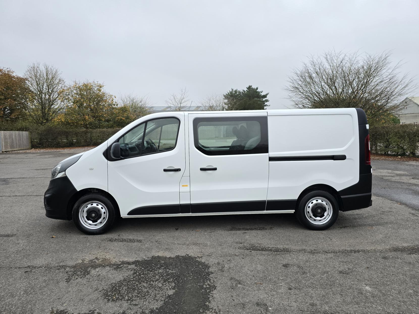 Vauxhall Vivaro 1.6 CDTi 2900 Crew Van Double Cab 5dr Diesel Manual L2 H1 Euro 6 (6 Seat) (120 ps)