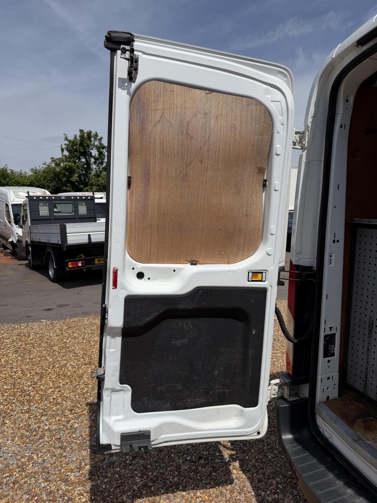 2015 Ford Transit 2.2 TDCi 350 Trend Panel Van 5dr Diesel Manual RWD L3 H2 Euro 5 (125 ps) - Thumbnail 30