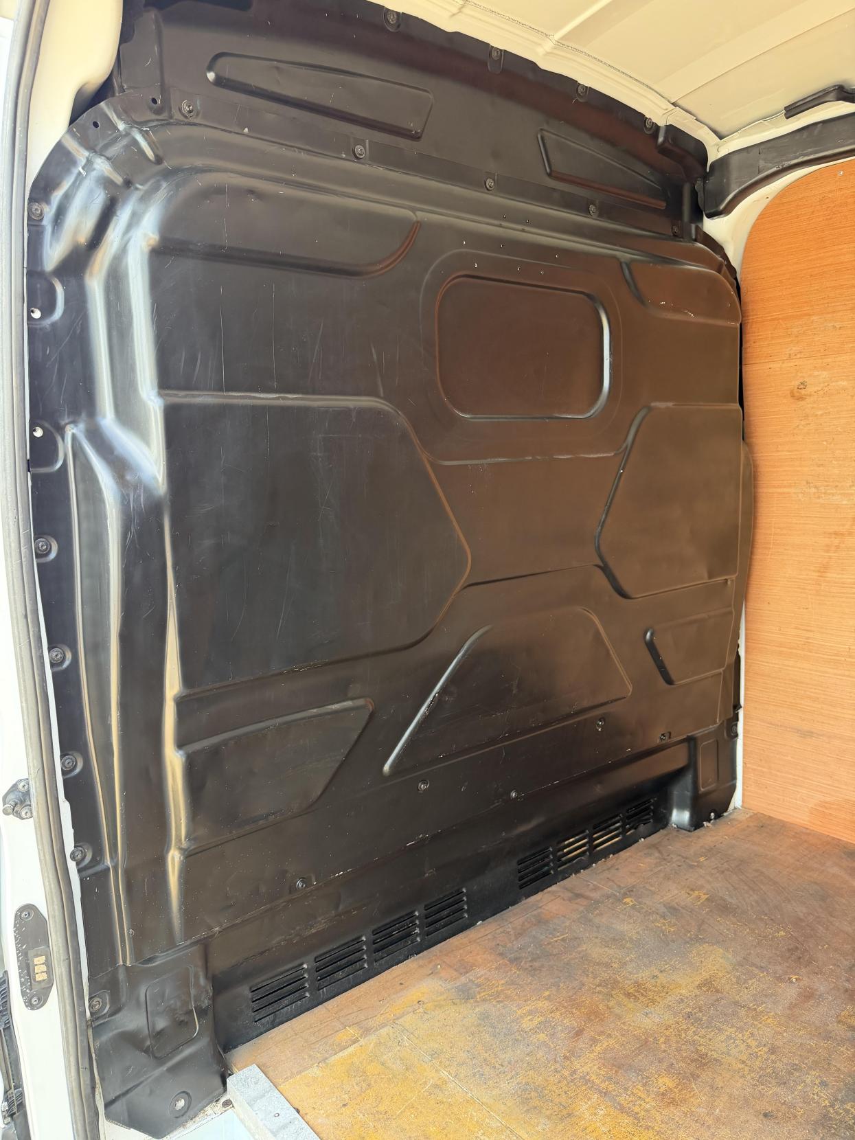 2015 Ford Transit 2.2 TDCi 350 Trend Panel Van 5dr Diesel Manual RWD L3 H2 Euro 5 (125 ps) - Thumbnail 24