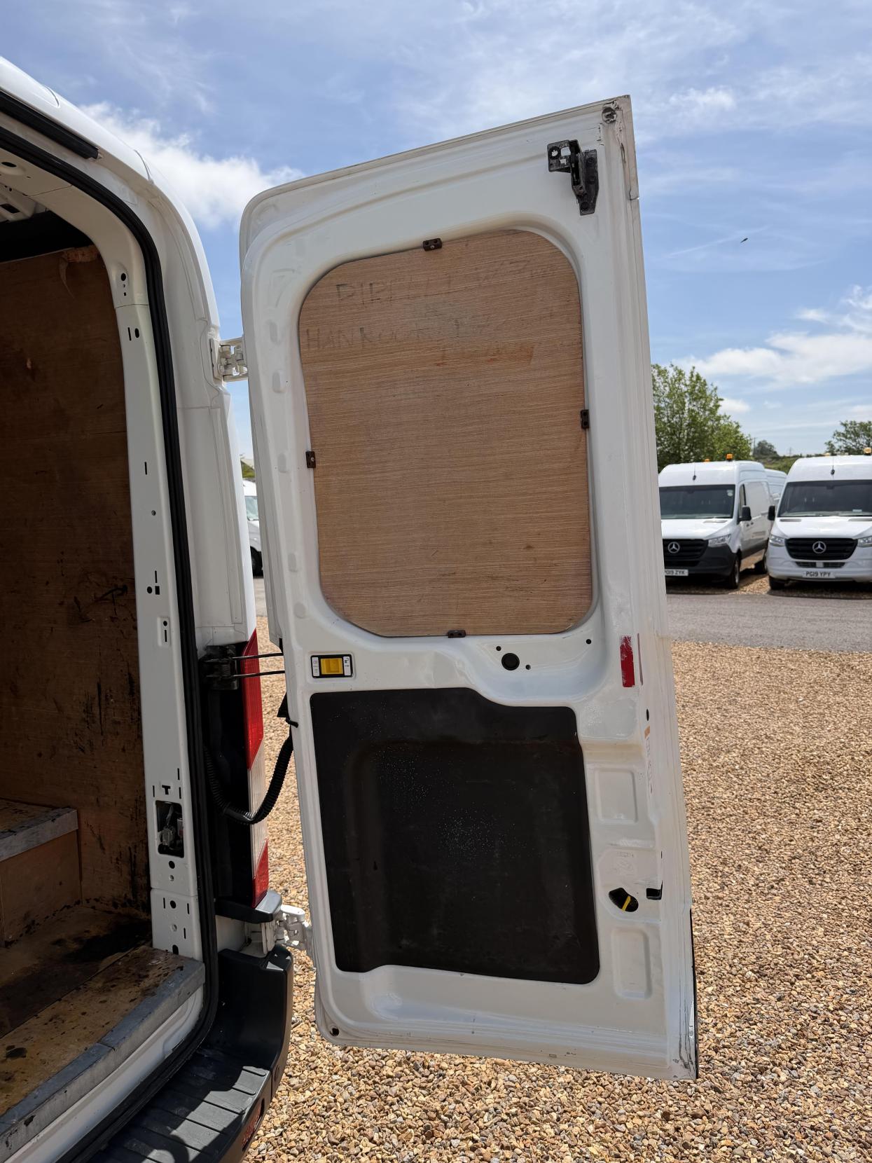2015 Ford Transit 2.2 TDCi 350 Trend Panel Van 5dr Diesel Manual RWD L3 H2 Euro 5 (125 ps) - Thumbnail 33