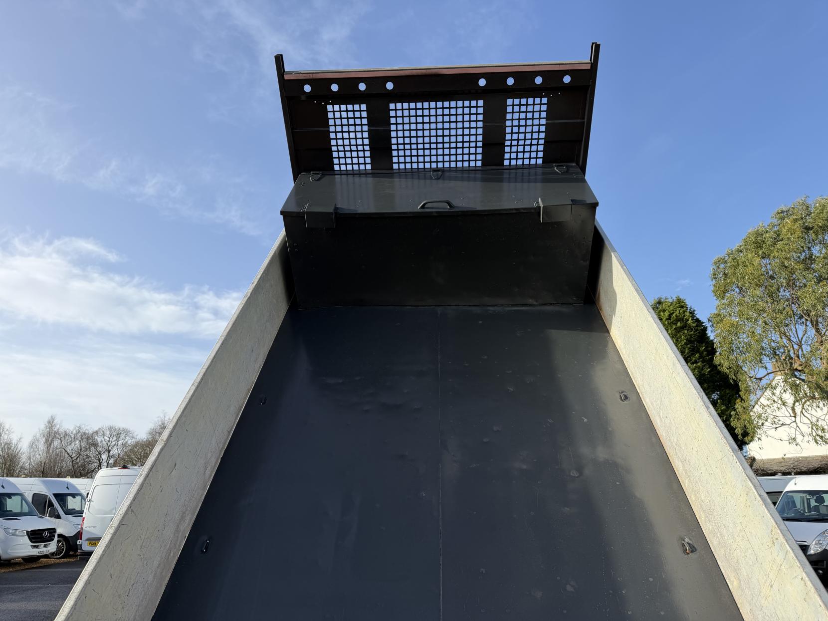 Nissan NT400 Cabstar 3.0 Tipper (2016 - 2020)