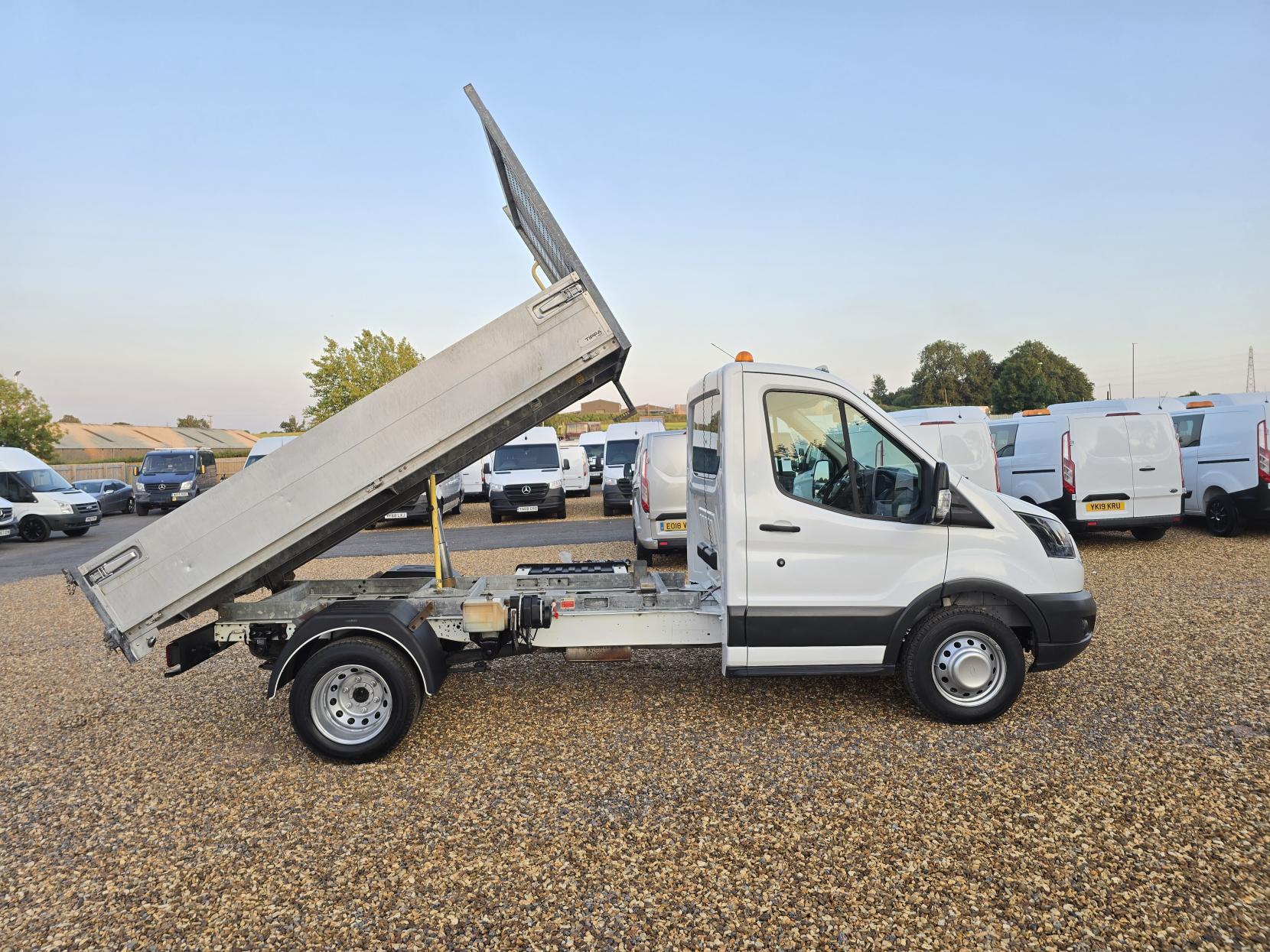 Ford Transit 2.0 350 EcoBlue 1-Way Tipper 2dr Diesel Manual RWD L2 Euro 6 (1-Stop, DRW) (130 ps)