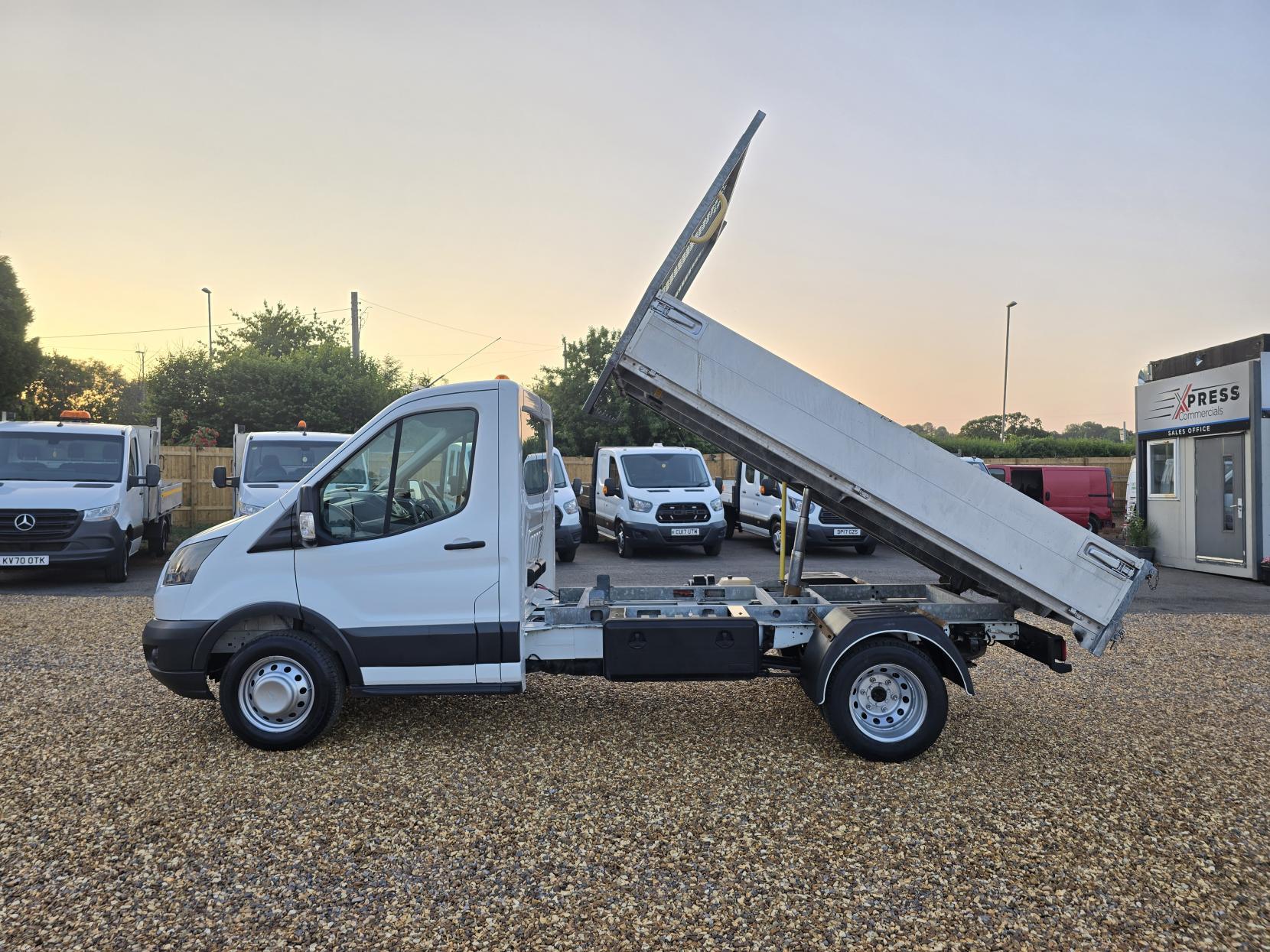 Ford Transit 2.0 350 EcoBlue 1-Way Tipper 2dr Diesel Manual RWD L2 Euro 6 (1-Stop, DRW) (130 ps)