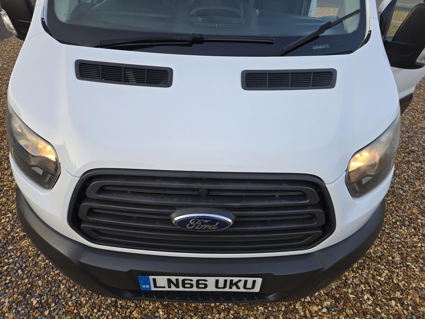 Ford Transit 2.0 350 EcoBlue 1-Way Tipper 2dr Diesel Manual RWD L2 Euro 6 (1-Stop, DRW) (130 ps)