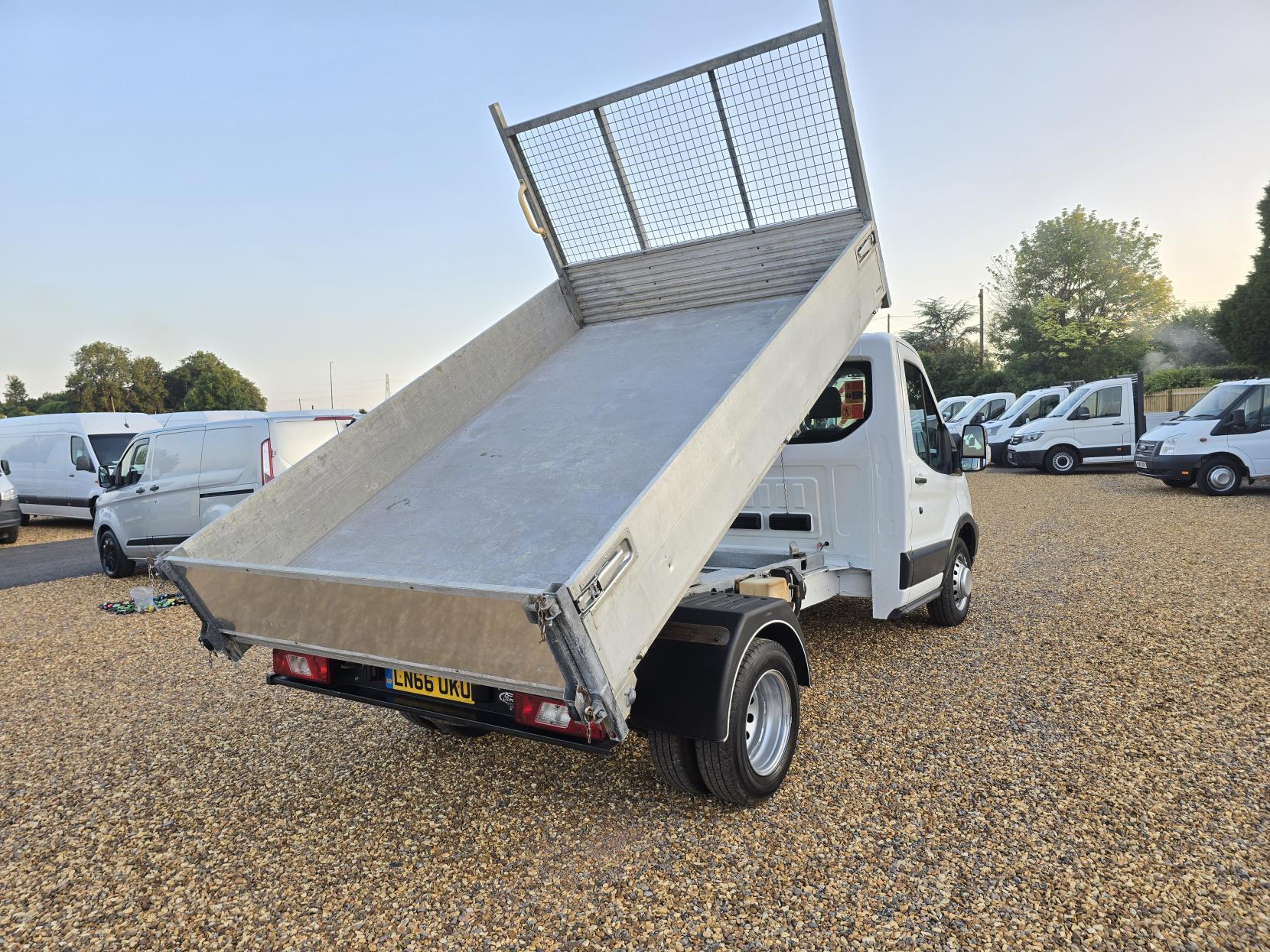 Ford Transit 2.0 350 EcoBlue 1-Way Tipper 2dr Diesel Manual RWD L2 Euro 6 (1-Stop, DRW) (130 ps)