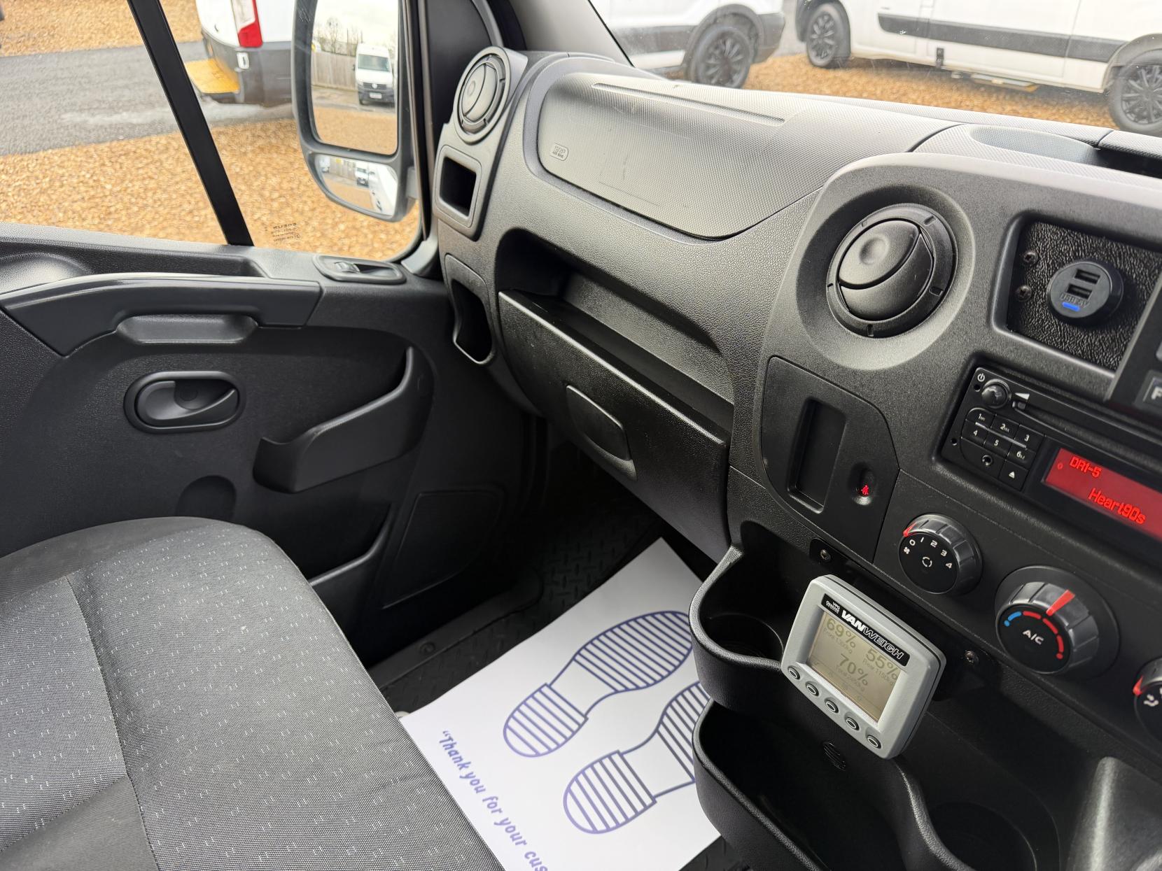 Vauxhall Movano 2.3 CDTi 3500 Panel Van 5dr Diesel Manual FWD L2 H2 Euro 6 (130 ps)