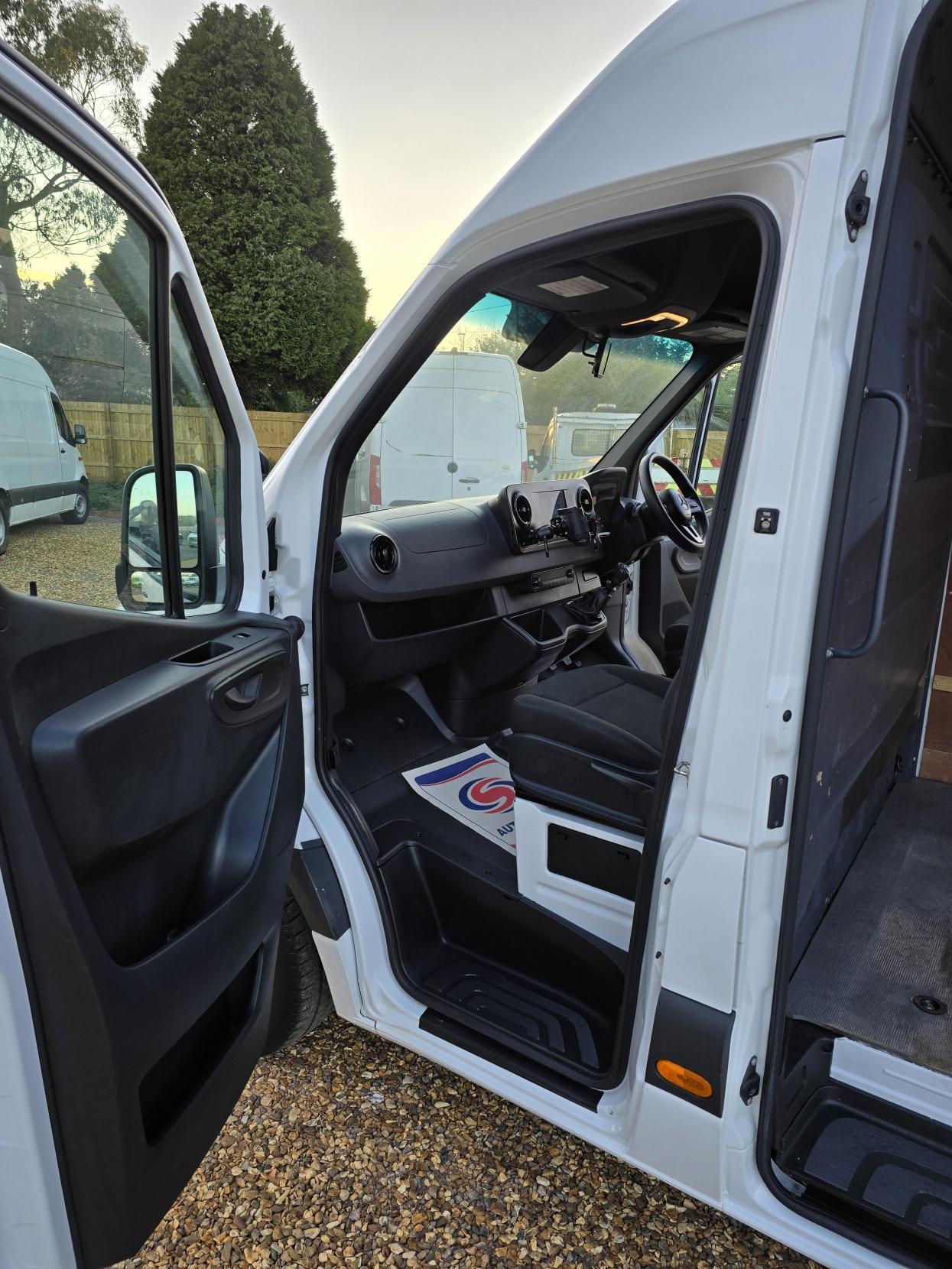 Mercedes-Benz Sprinter 2.1 311 CDI Panel Van 5dr Diesel Manual RWD L3 H2 Euro 6 (114 ps)