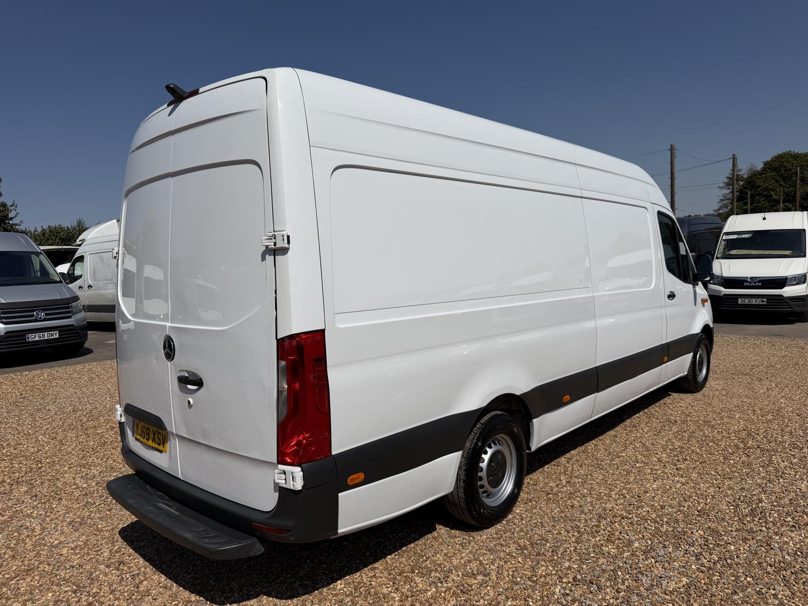 2019 Mercedes-Benz Sprinter 2.1 311 CDI Panel Van 5dr Diesel Manual RWD L3 H2 Euro 6 (114 ps) - Thumbnail 11
