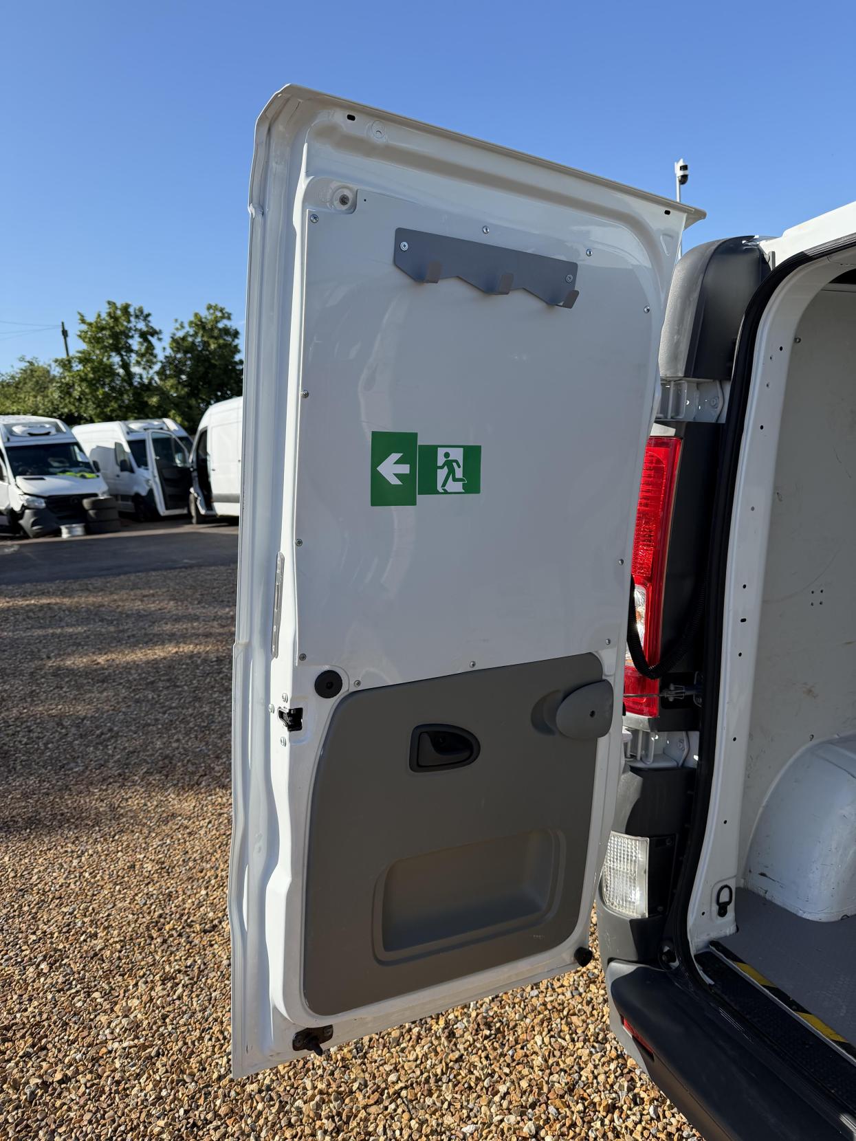 2014 Vauxhall Vivaro 2.0 CDTi ecoFLEX Panel Van 4dr Diesel Manual FWD L3 (180 g/km, 113 bhp) - Thumbnail 26