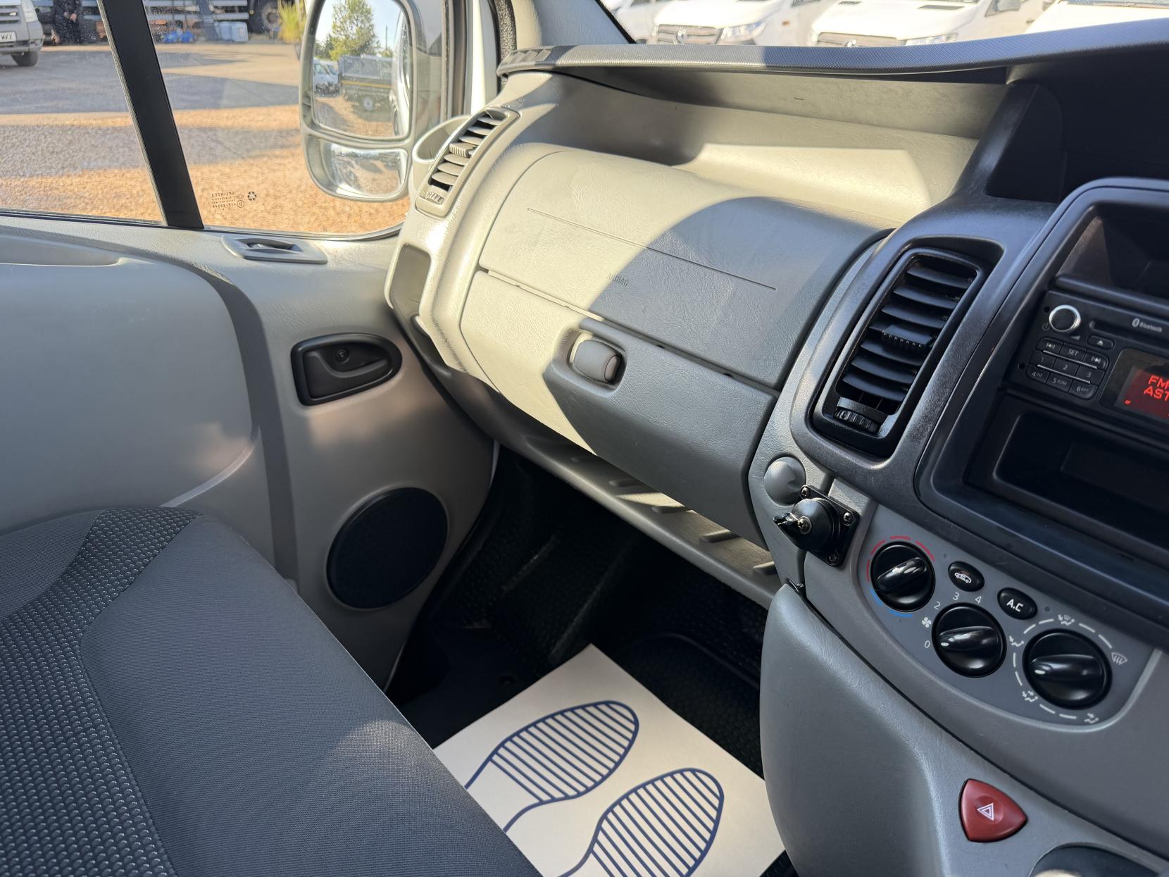 2014 Vauxhall Vivaro 2.0 CDTi ecoFLEX Panel Van 4dr Diesel Manual FWD L3 (180 g/km, 113 bhp) - Thumbnail 44
