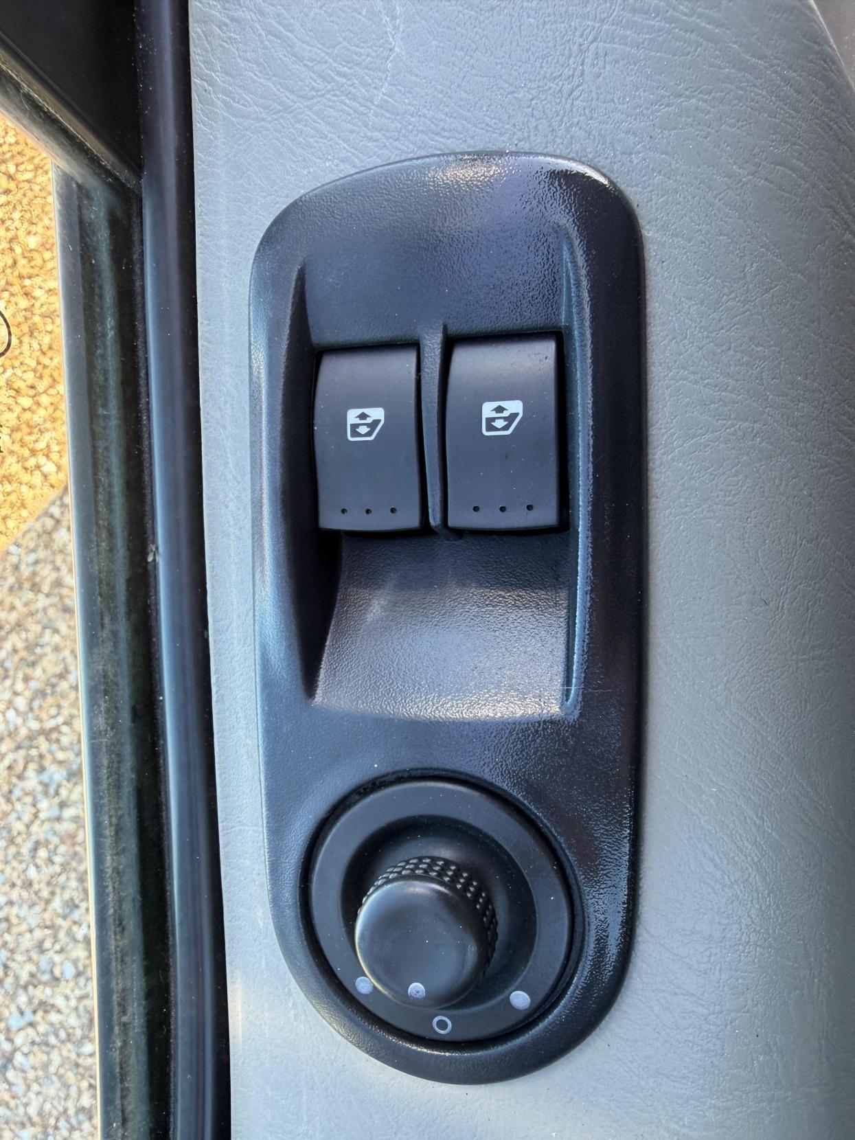 2014 Vauxhall Vivaro 2.0 CDTi ecoFLEX Panel Van 4dr Diesel Manual FWD L3 (180 g/km, 113 bhp) - Thumbnail 37
