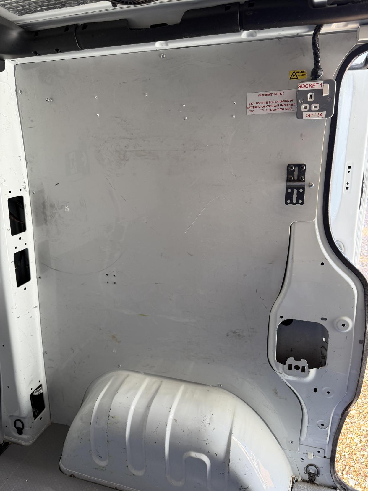 2014 Vauxhall Vivaro 2.0 CDTi ecoFLEX Panel Van 4dr Diesel Manual FWD L3 (180 g/km, 113 bhp) - Thumbnail 25