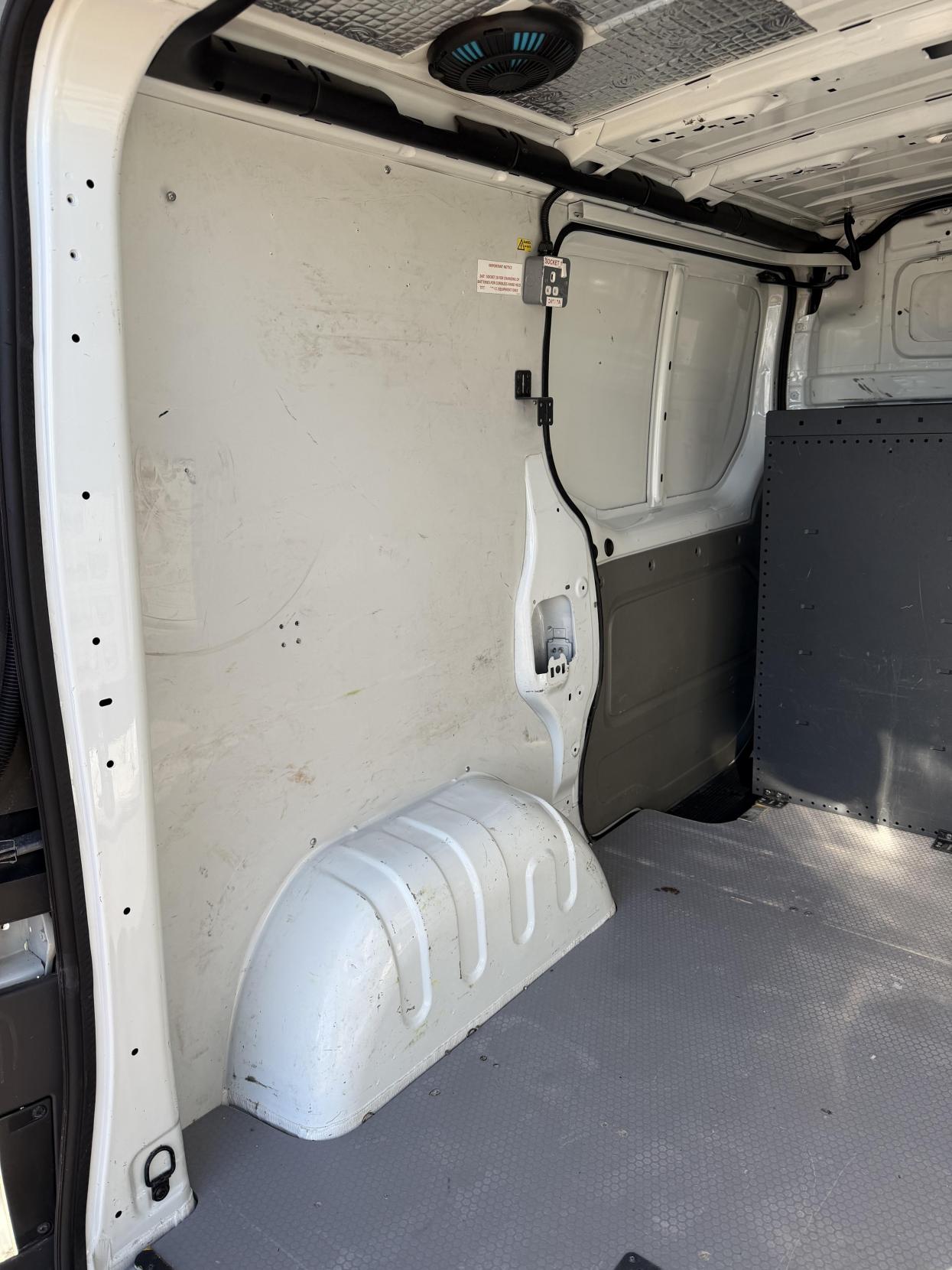 2014 Vauxhall Vivaro 2.0 CDTi ecoFLEX Panel Van 4dr Diesel Manual FWD L3 (180 g/km, 113 bhp) - Thumbnail 31