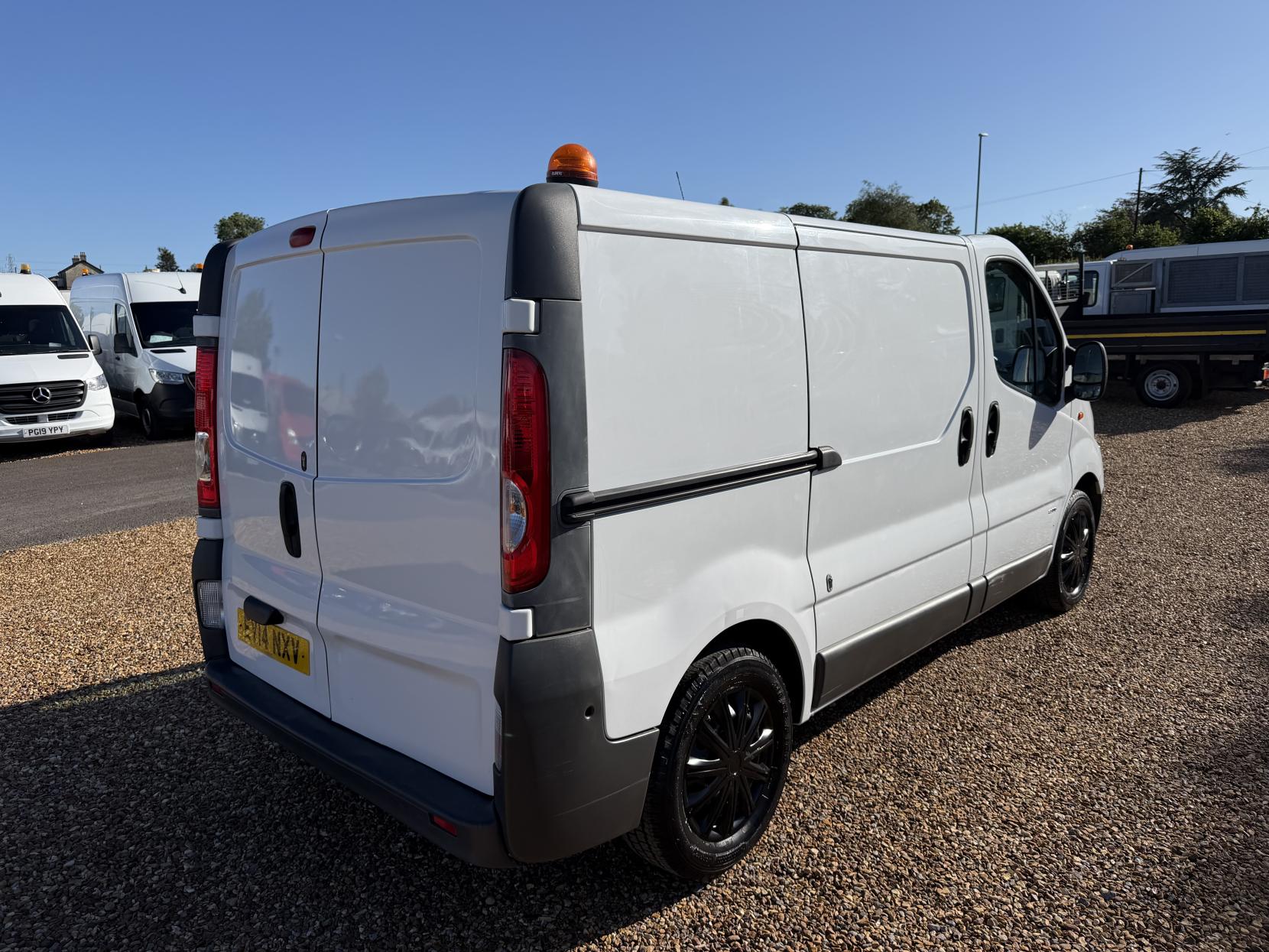 2014 Vauxhall Vivaro 2.0 CDTi ecoFLEX Panel Van 4dr Diesel Manual FWD L3 (180 g/km, 113 bhp) - Thumbnail 10