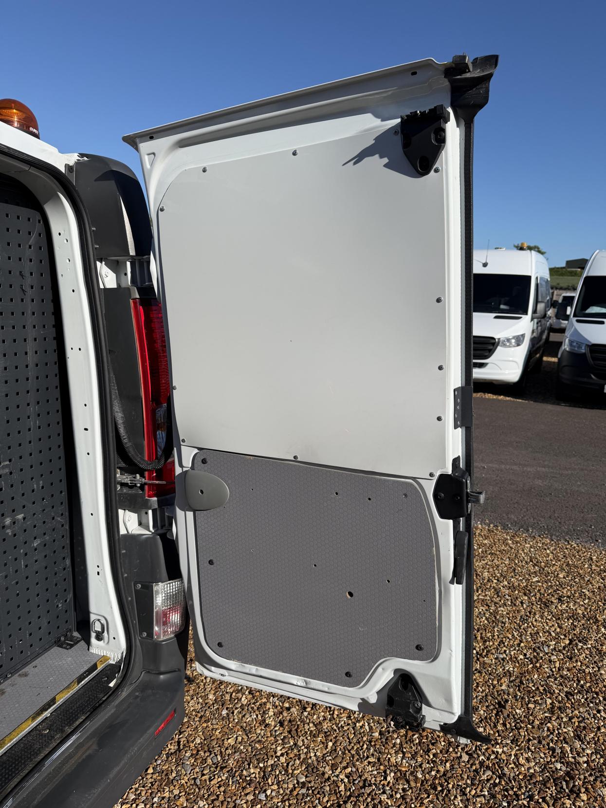 2014 Vauxhall Vivaro 2.0 CDTi ecoFLEX Panel Van 4dr Diesel Manual FWD L3 (180 g/km, 113 bhp) - Thumbnail 34
