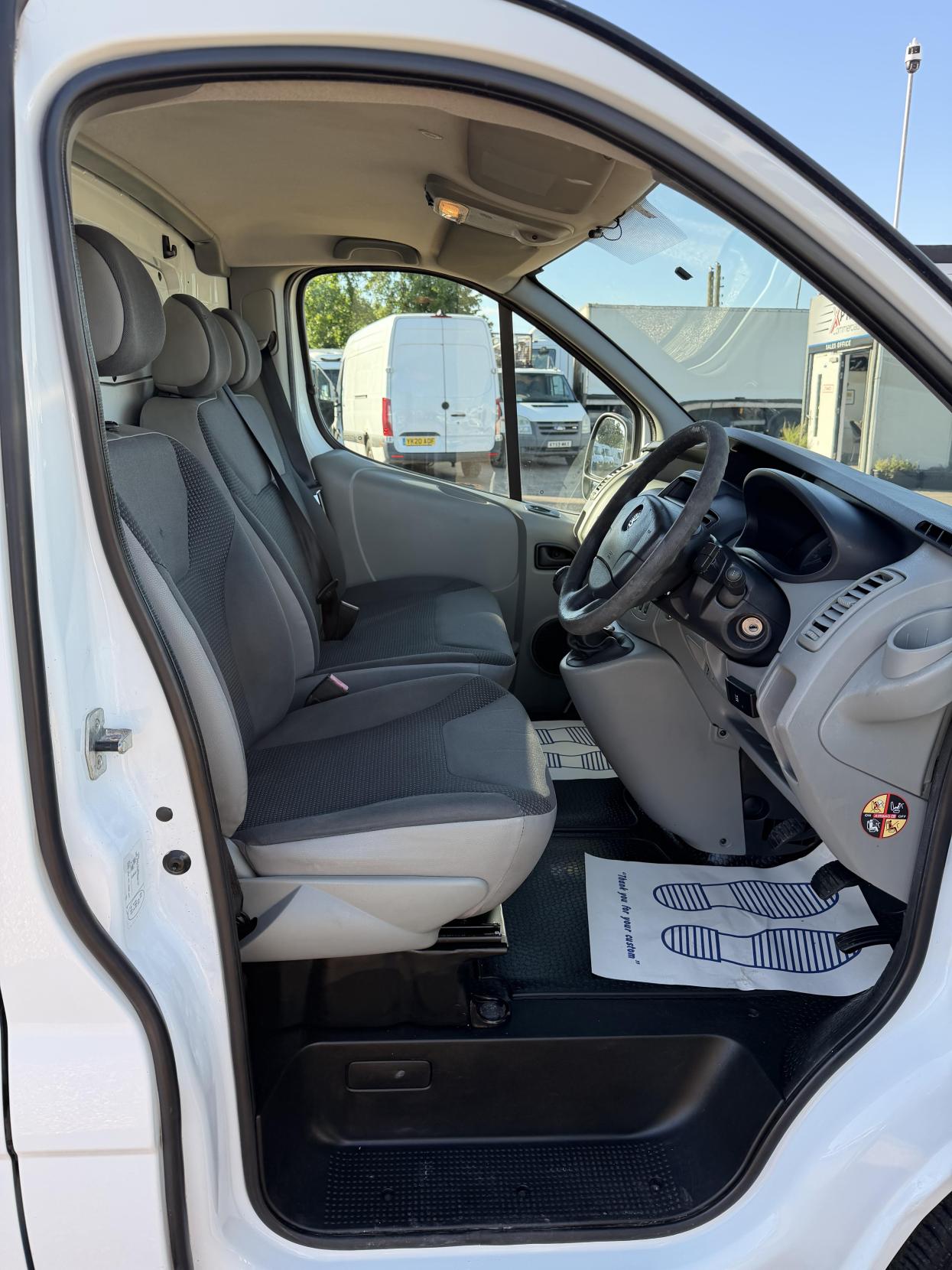 2014 Vauxhall Vivaro 2.0 CDTi ecoFLEX Panel Van 4dr Diesel Manual FWD L3 (180 g/km, 113 bhp) - Thumbnail 16