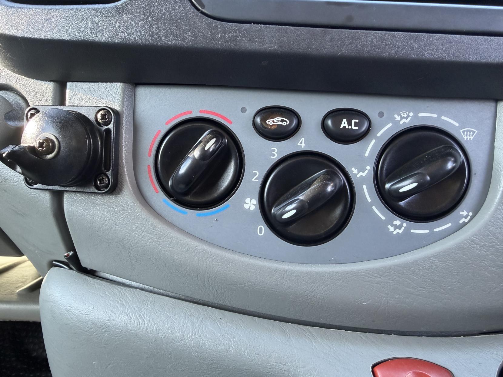 2014 Vauxhall Vivaro 2.0 CDTi ecoFLEX Panel Van 4dr Diesel Manual FWD L3 (180 g/km, 113 bhp) - Thumbnail 38