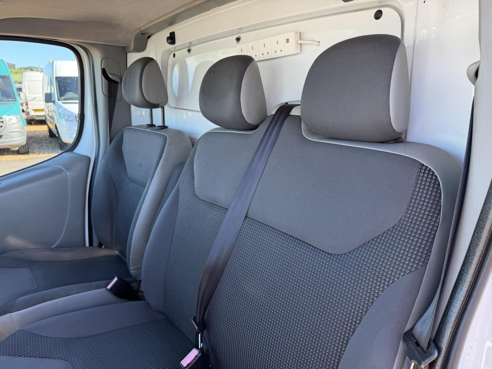 2014 Vauxhall Vivaro 2.0 CDTi ecoFLEX Panel Van 4dr Diesel Manual FWD L3 (180 g/km, 113 bhp) - Thumbnail 18