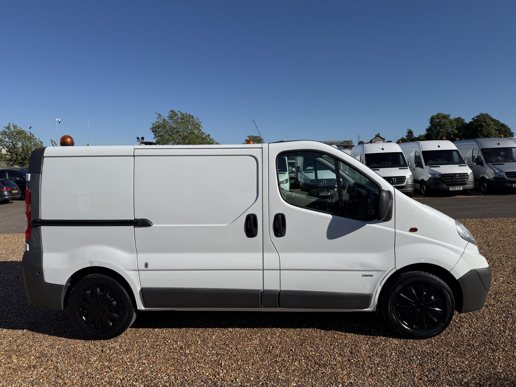 2014 Vauxhall Vivaro 2.0 CDTi ecoFLEX Panel Van 4dr Diesel Manual FWD L3 (180 g/km, 113 bhp) - Thumbnail 11