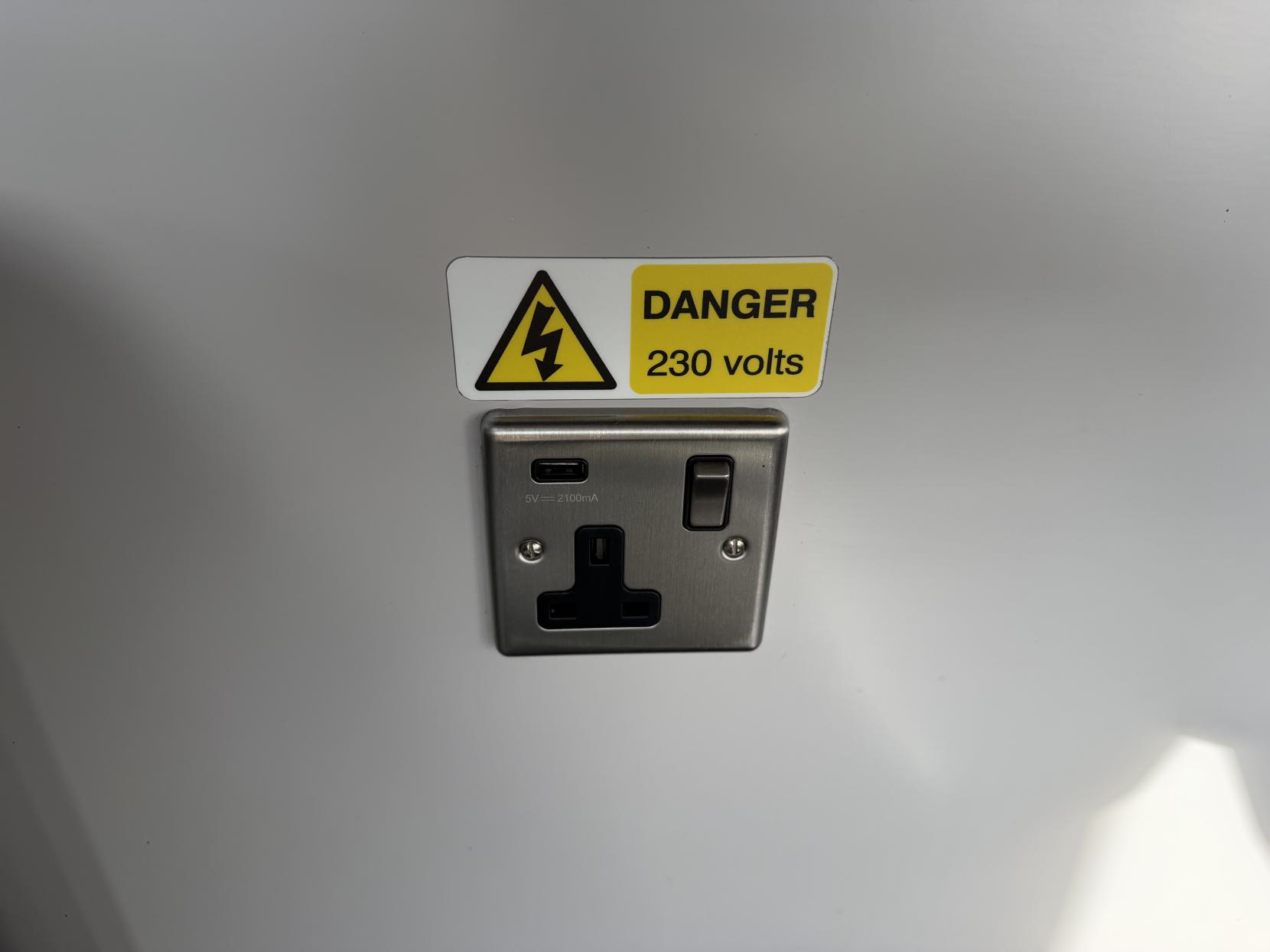 Volkswagen Crafter 2.0 TDI CR35 BlueMotion Tech Trendline Panel Van 5dr Diesel Manual FWD MWB High Roof Euro 6 (s/s) (140 ps)