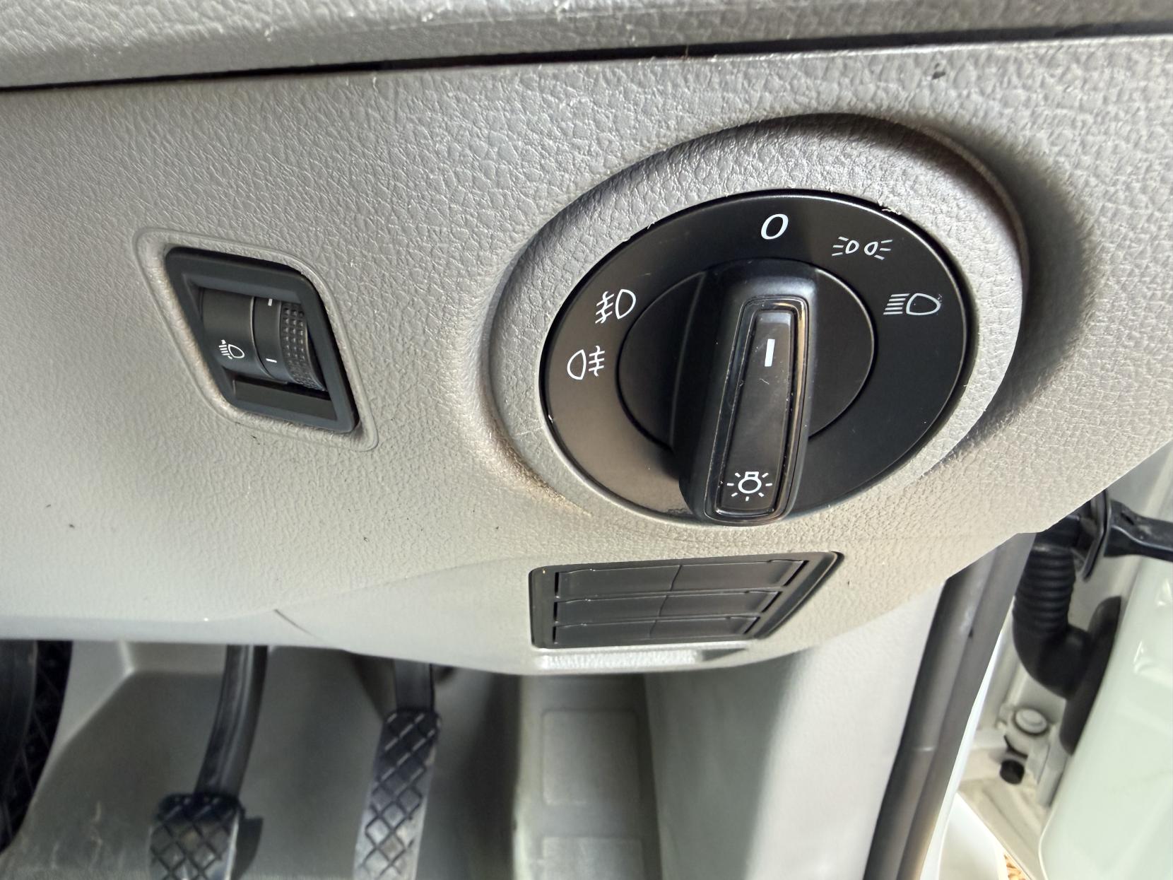 Volkswagen Crafter 2.0 TDI CR35 BlueMotion Tech Trendline Panel Van 5dr Diesel Manual FWD MWB High Roof Euro 6 (s/s) (140 ps)