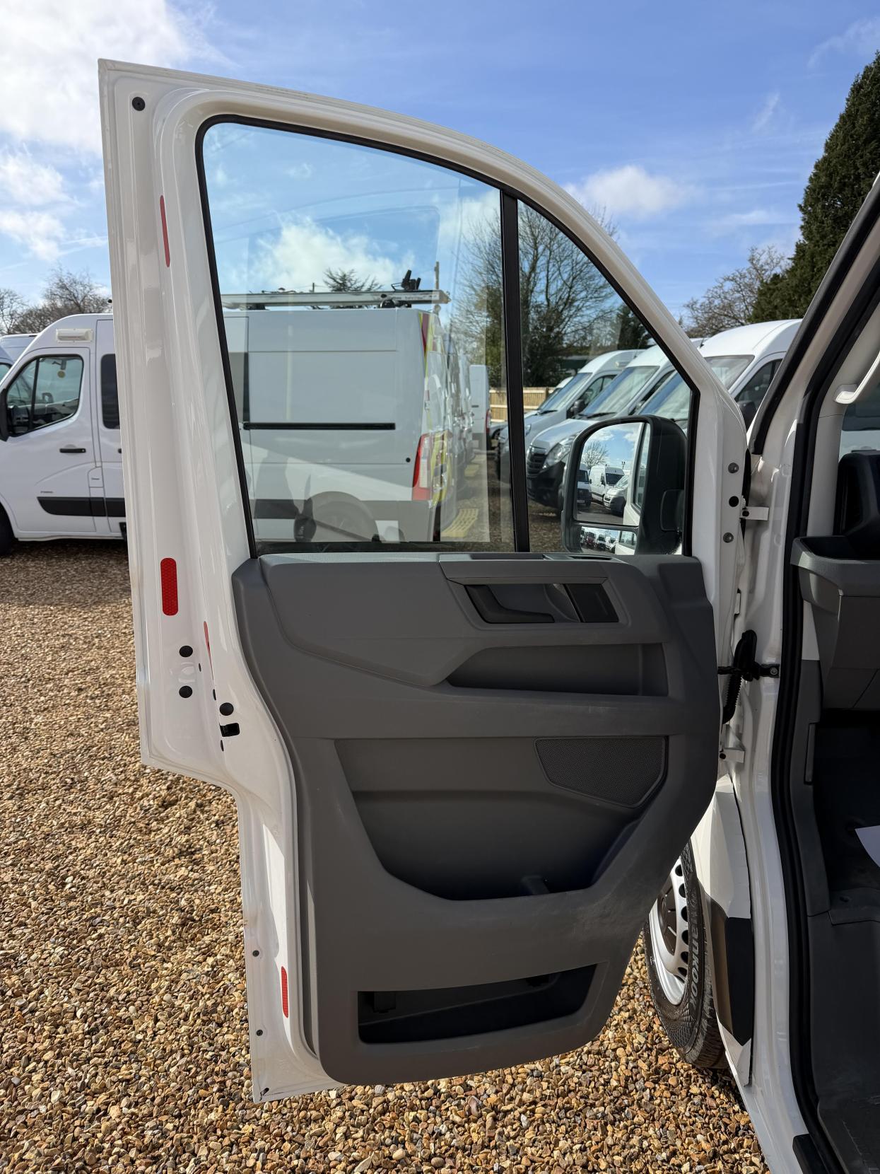 Volkswagen Crafter 2.0 TDI CR35 BlueMotion Tech Trendline Panel Van 5dr Diesel Manual FWD MWB High Roof Euro 6 (s/s) (140 ps)