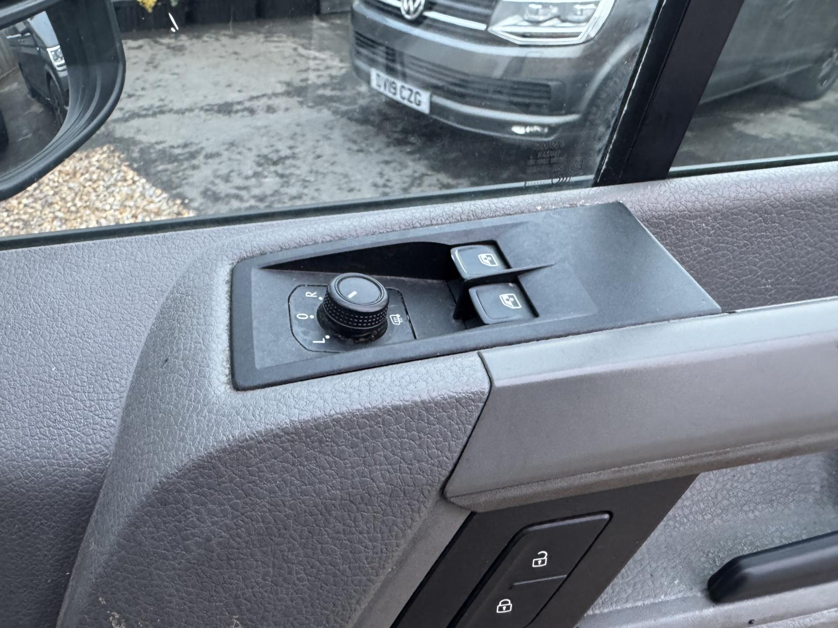 Volkswagen Crafter 2.0 TDI CR35 BlueMotion Tech Trendline Panel Van 5dr Diesel Manual FWD MWB High Roof Euro 6 (s/s) (140 ps)