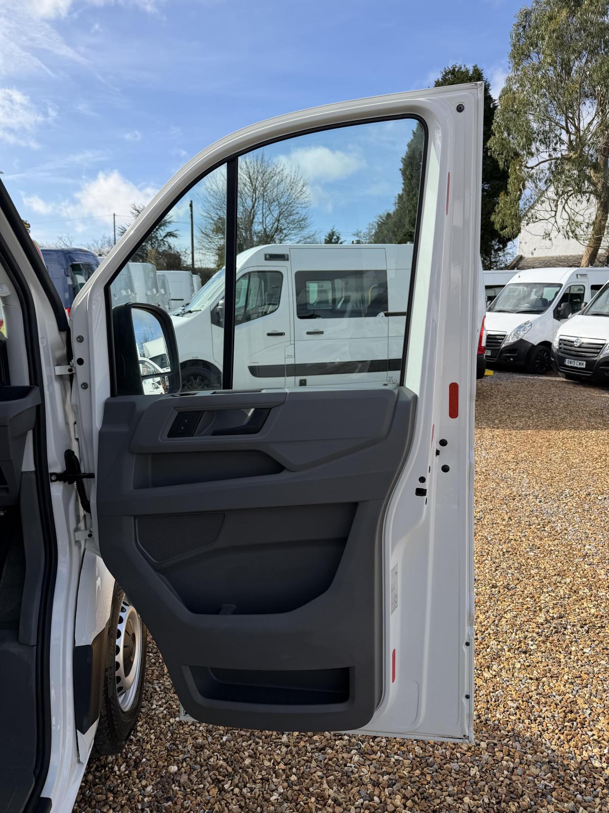 Volkswagen Crafter 2.0 TDI CR35 BlueMotion Tech Trendline Panel Van 5dr Diesel Manual FWD MWB High Roof Euro 6 (s/s) (140 ps)