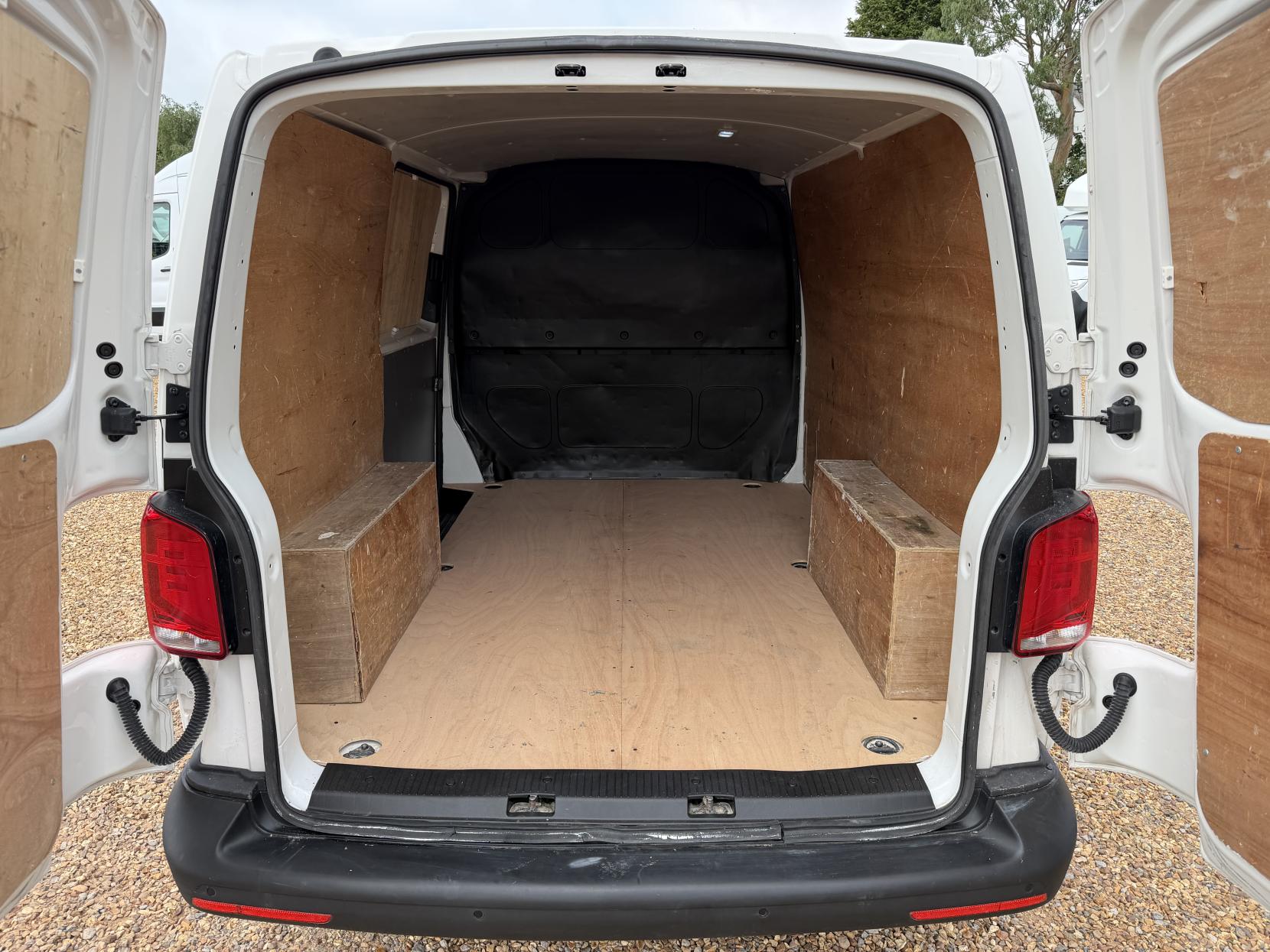 2021 Volkswagen Transporter 2.0 TDI T28 Startline Panel Van 5dr Diesel Manual FWD SWB Euro 6 (s/s) (110 ps) - Thumbnail 3
