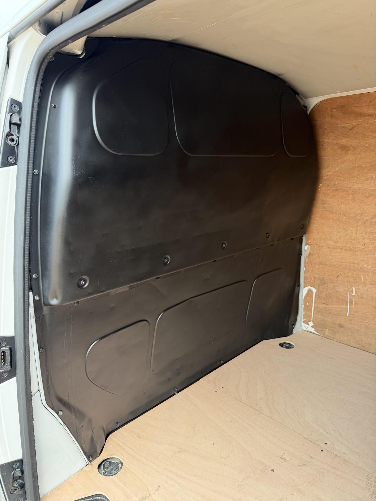 2021 Volkswagen Transporter 2.0 TDI T28 Startline Panel Van 5dr Diesel Manual FWD SWB Euro 6 (s/s) (110 ps) - Thumbnail 20
