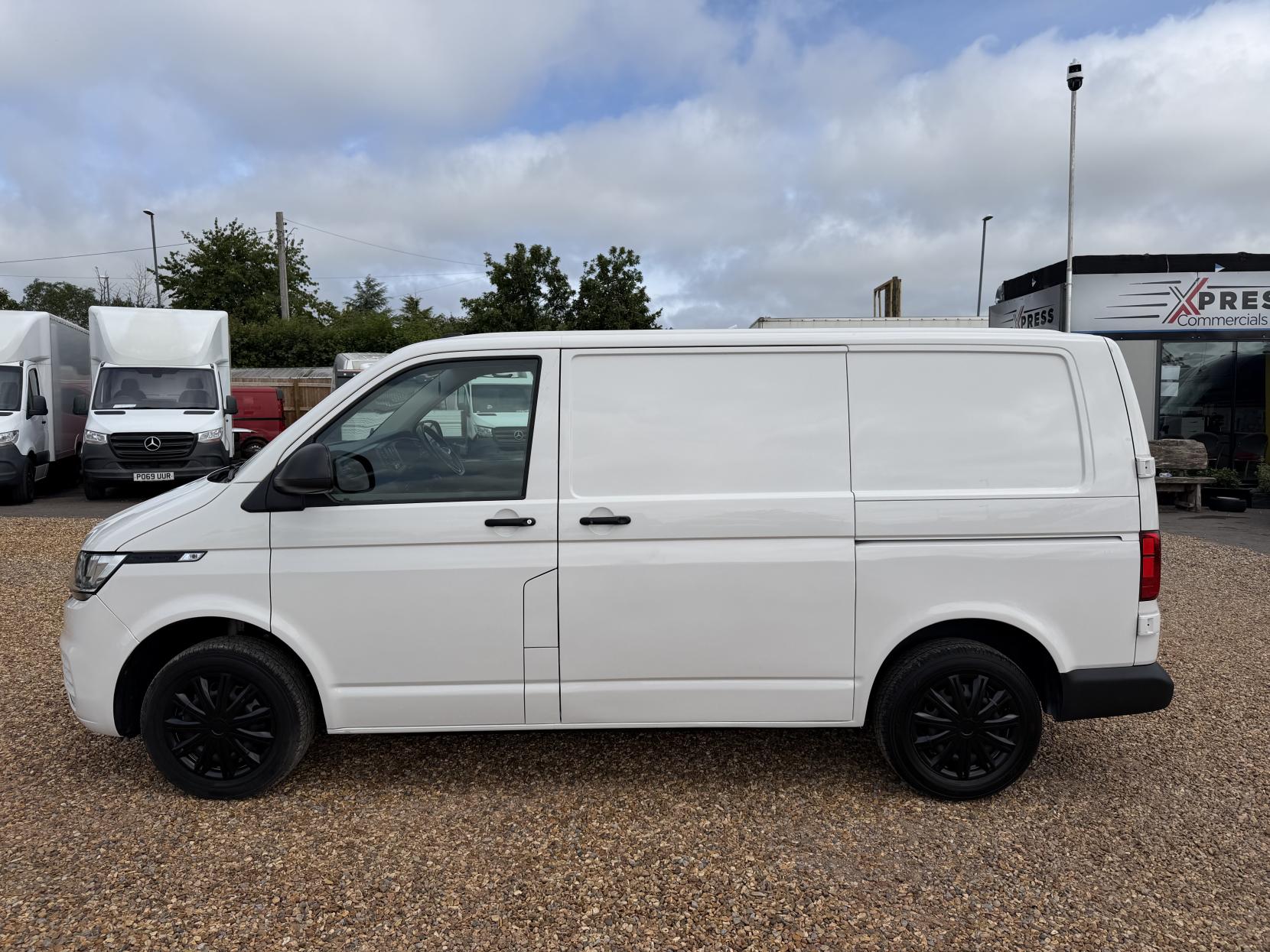 2021 Volkswagen Transporter 2.0 TDI T28 Startline Panel Van 5dr Diesel Manual FWD SWB Euro 6 (s/s) (110 ps) - Thumbnail 9