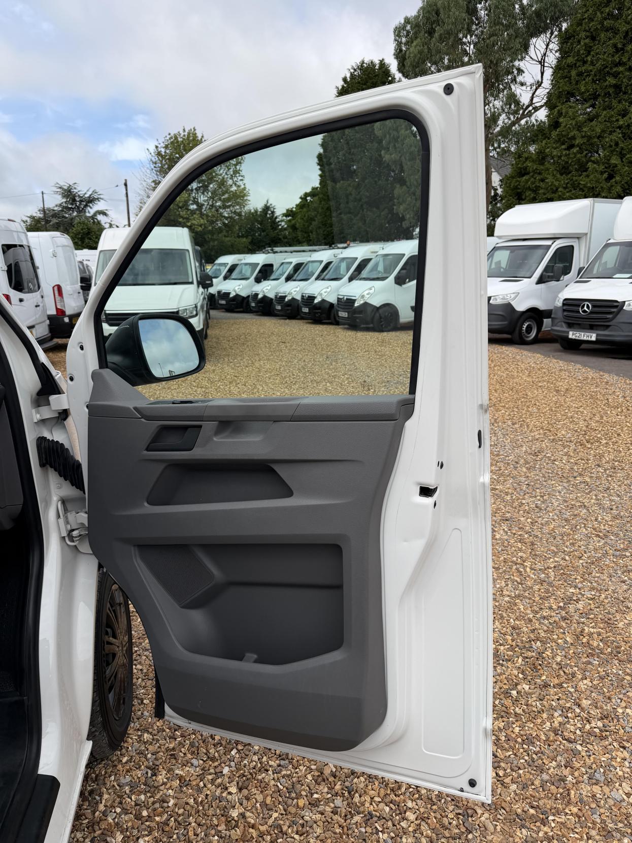 2021 Volkswagen Transporter 2.0 TDI T28 Startline Panel Van 5dr Diesel Manual FWD SWB Euro 6 (s/s) (110 ps) - Thumbnail 16