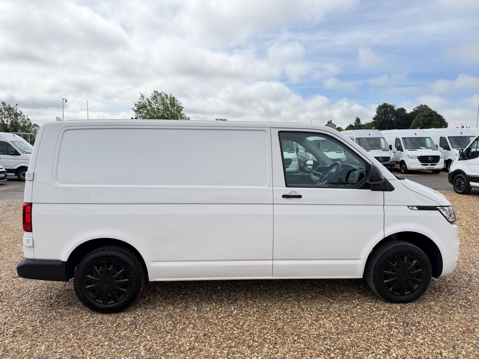 2021 Volkswagen Transporter 2.0 TDI T28 Startline Panel Van 5dr Diesel Manual FWD SWB Euro 6 (s/s) (110 ps) - Thumbnail 14