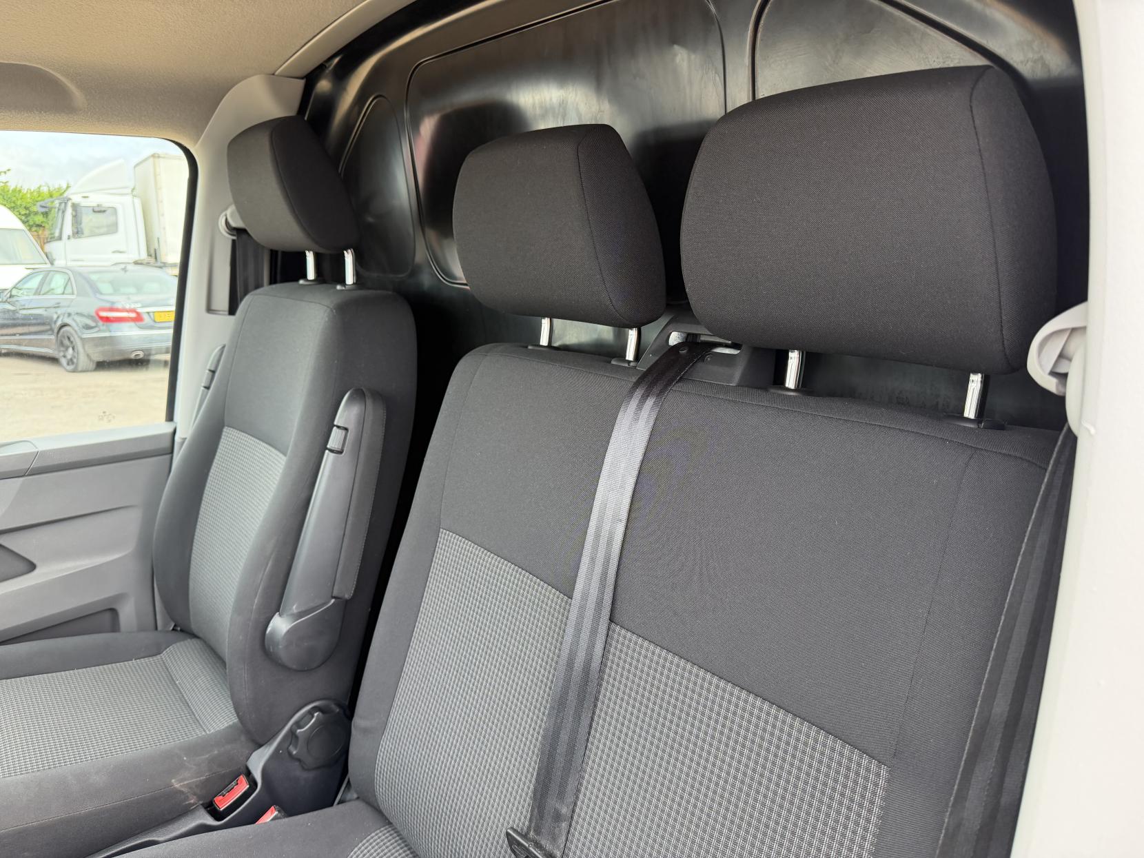 2021 Volkswagen Transporter 2.0 TDI T28 Startline Panel Van 5dr Diesel Manual FWD SWB Euro 6 (s/s) (110 ps) - Thumbnail 22