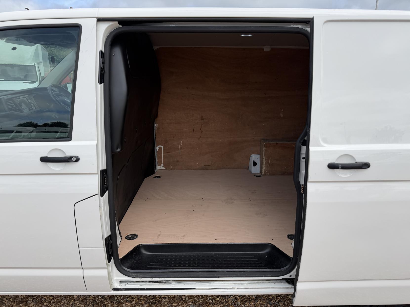 2021 Volkswagen Transporter 2.0 TDI T28 Startline Panel Van 5dr Diesel Manual FWD SWB Euro 6 (s/s) (110 ps) - Thumbnail 21