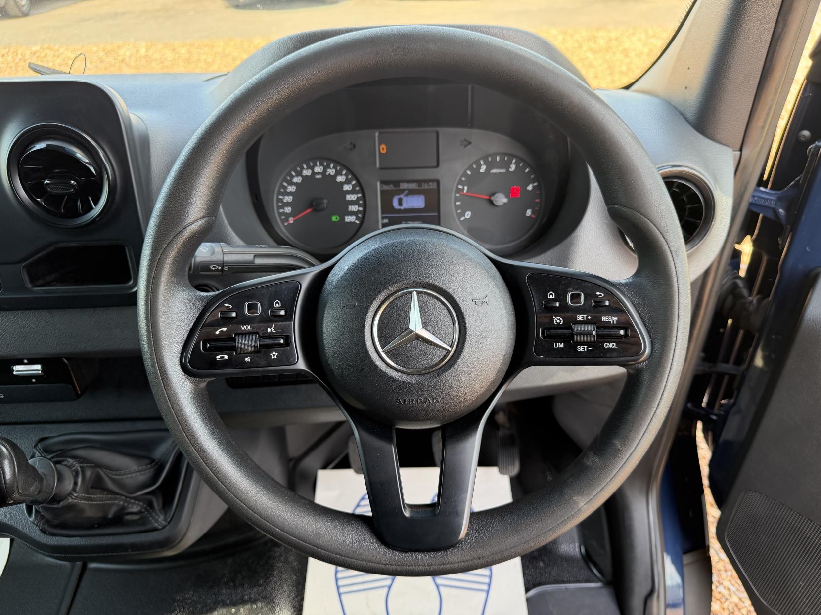 2019 Mercedes-Benz Sprinter 2.1 316 CDI Panel Van 5dr Diesel Manual RWD L2 H2 Euro 6 (163 ps) - Thumbnail 39