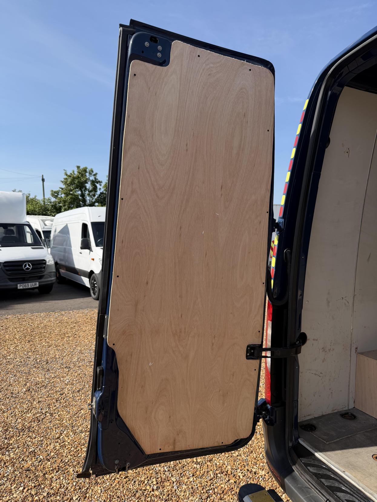 2019 Mercedes-Benz Sprinter 2.1 316 CDI Panel Van 5dr Diesel Manual RWD L2 H2 Euro 6 (163 ps) - Thumbnail 27