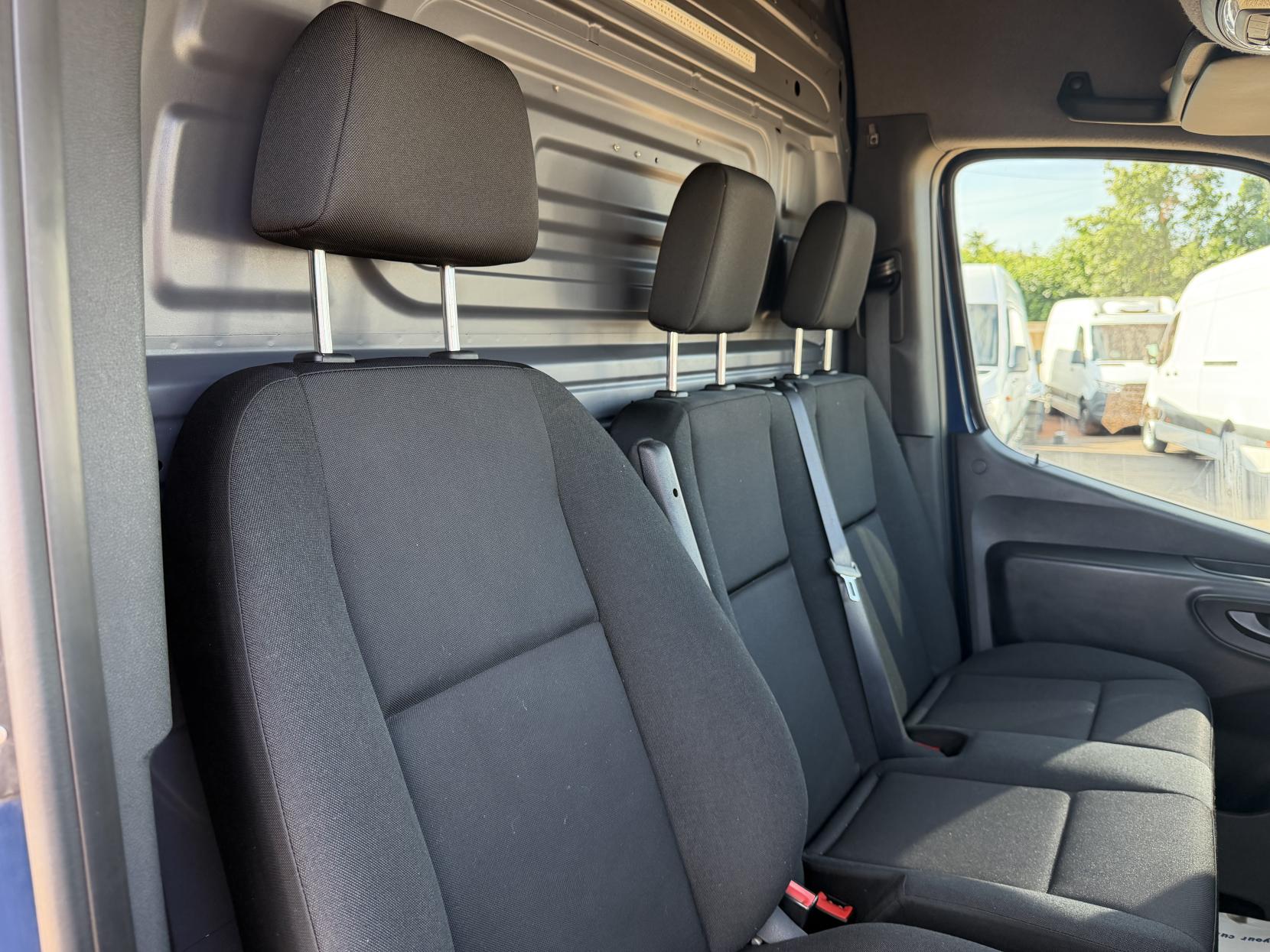 2019 Mercedes-Benz Sprinter 2.1 316 CDI Panel Van 5dr Diesel Manual RWD L2 H2 Euro 6 (163 ps) - Thumbnail 15