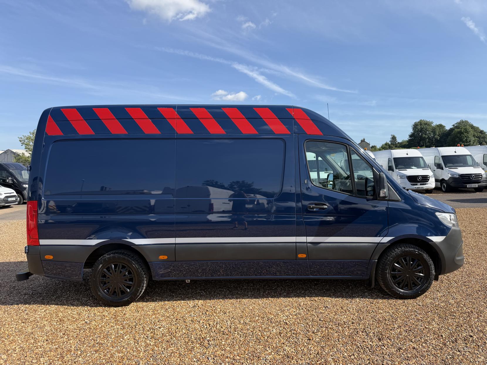 2019 Mercedes-Benz Sprinter 2.1 316 CDI Panel Van 5dr Diesel Manual RWD L2 H2 Euro 6 (163 ps) - Thumbnail 11