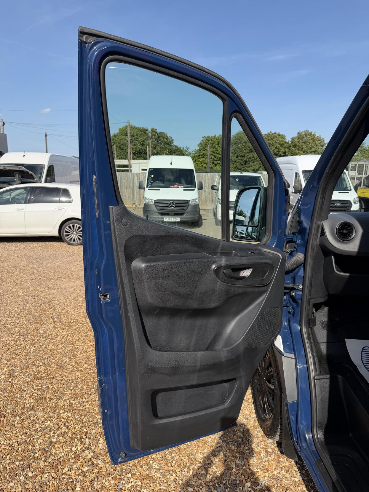 2019 Mercedes-Benz Sprinter 2.1 316 CDI Panel Van 5dr Diesel Manual RWD L2 H2 Euro 6 (163 ps) - Thumbnail 17