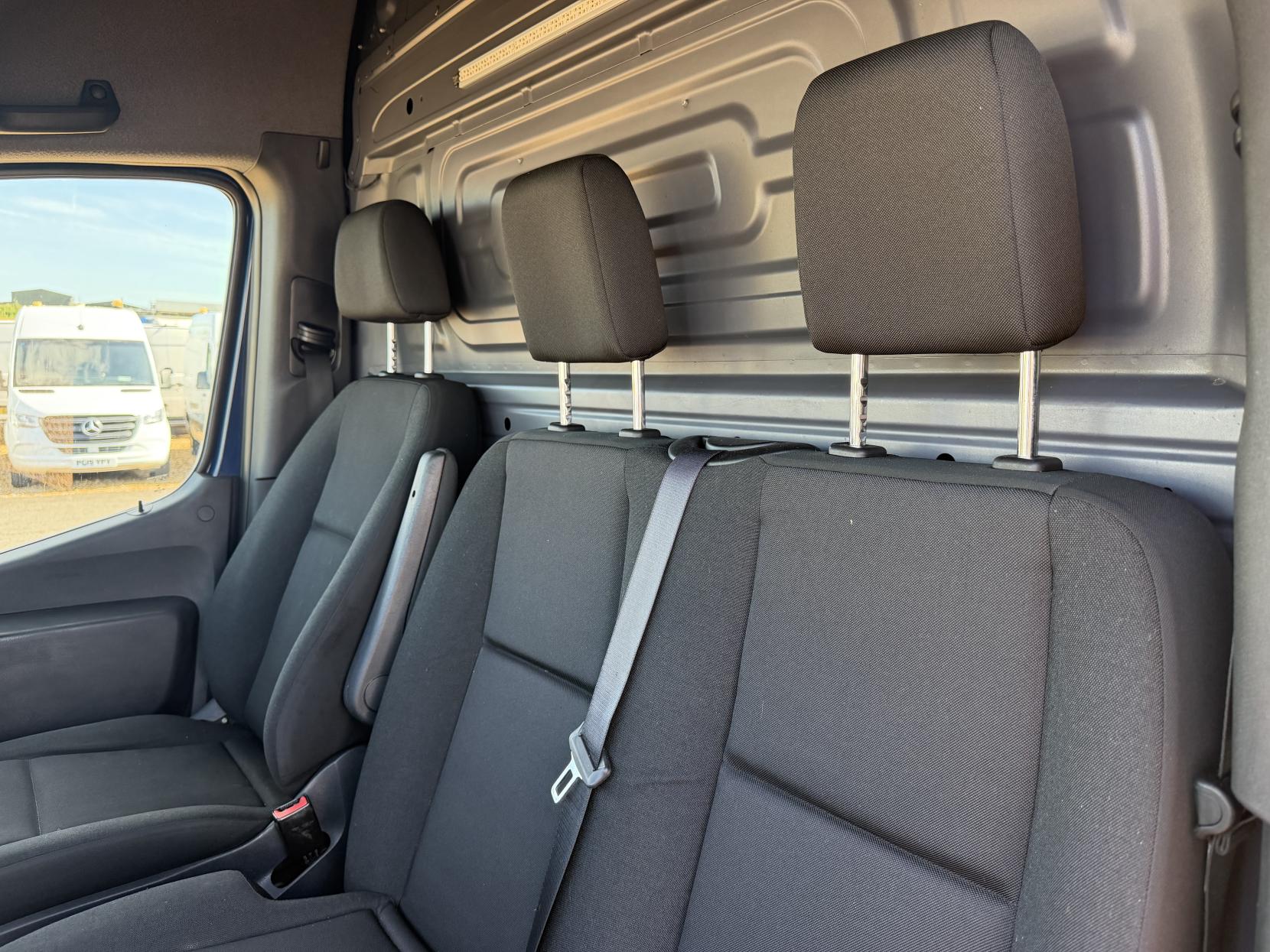 2019 Mercedes-Benz Sprinter 2.1 316 CDI Panel Van 5dr Diesel Manual RWD L2 H2 Euro 6 (163 ps) - Thumbnail 13