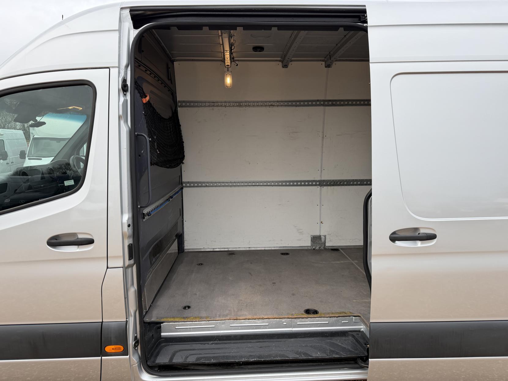 Mercedes-Benz Sprinter 2.1 314 CDI Panel Van 5dr Diesel Manual RWD L3 H2 Euro 6 (143 ps)