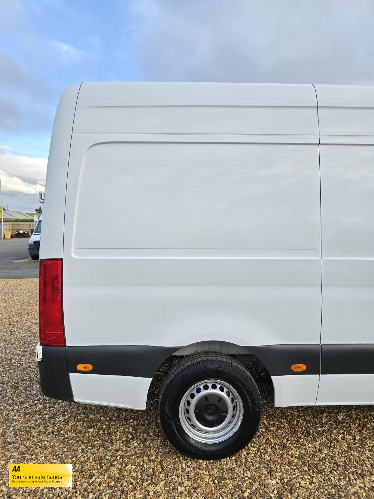 Mercedes-Benz Sprinter 2.1 316 CDI Panel Van 5dr Diesel Manual RWD L2 H2 Euro 6 (163 ps)